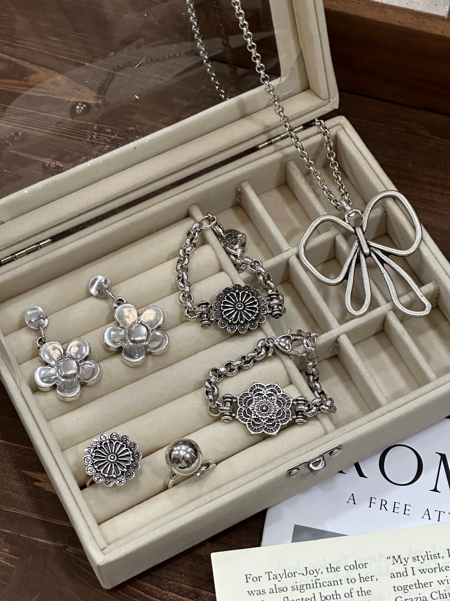 Otro Accesorio 西班牙手工飾物 - Vintage Flower Bracelet