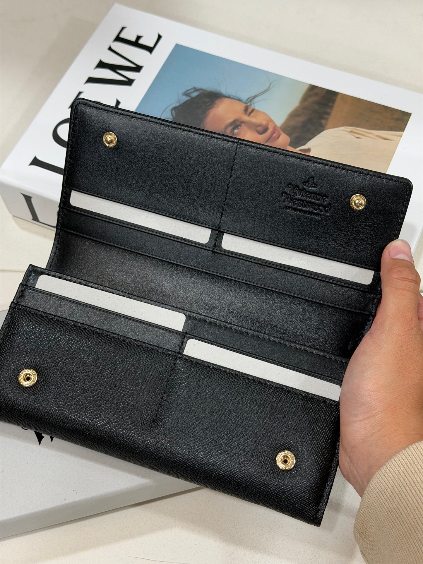 Vivienne Westwood 罕有多間隔長銀包 復古金十字紋