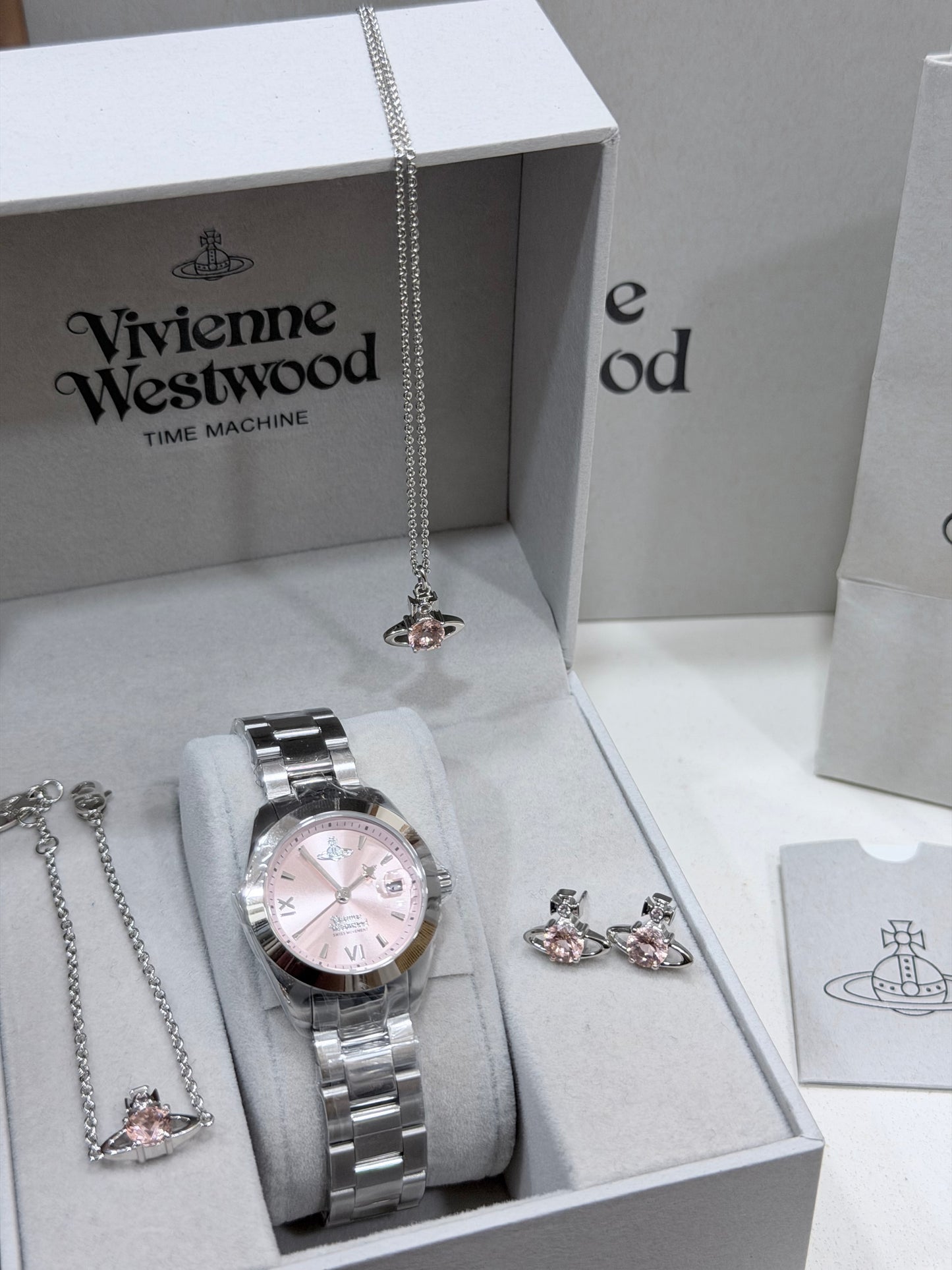 Vivienne Westwood Reina Necklace 2026最新限定櫻花粉 耳環手鏈項鍊全套上架