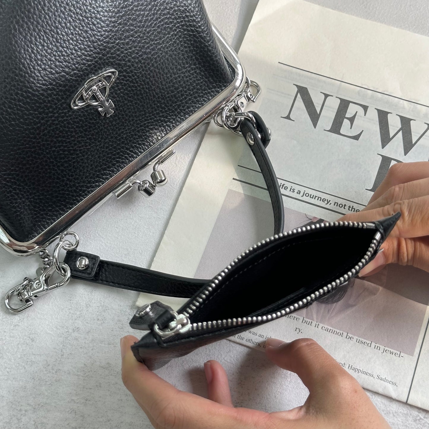 Vivienne Westwood Slim Long Cardholder 黑色荔枝皮