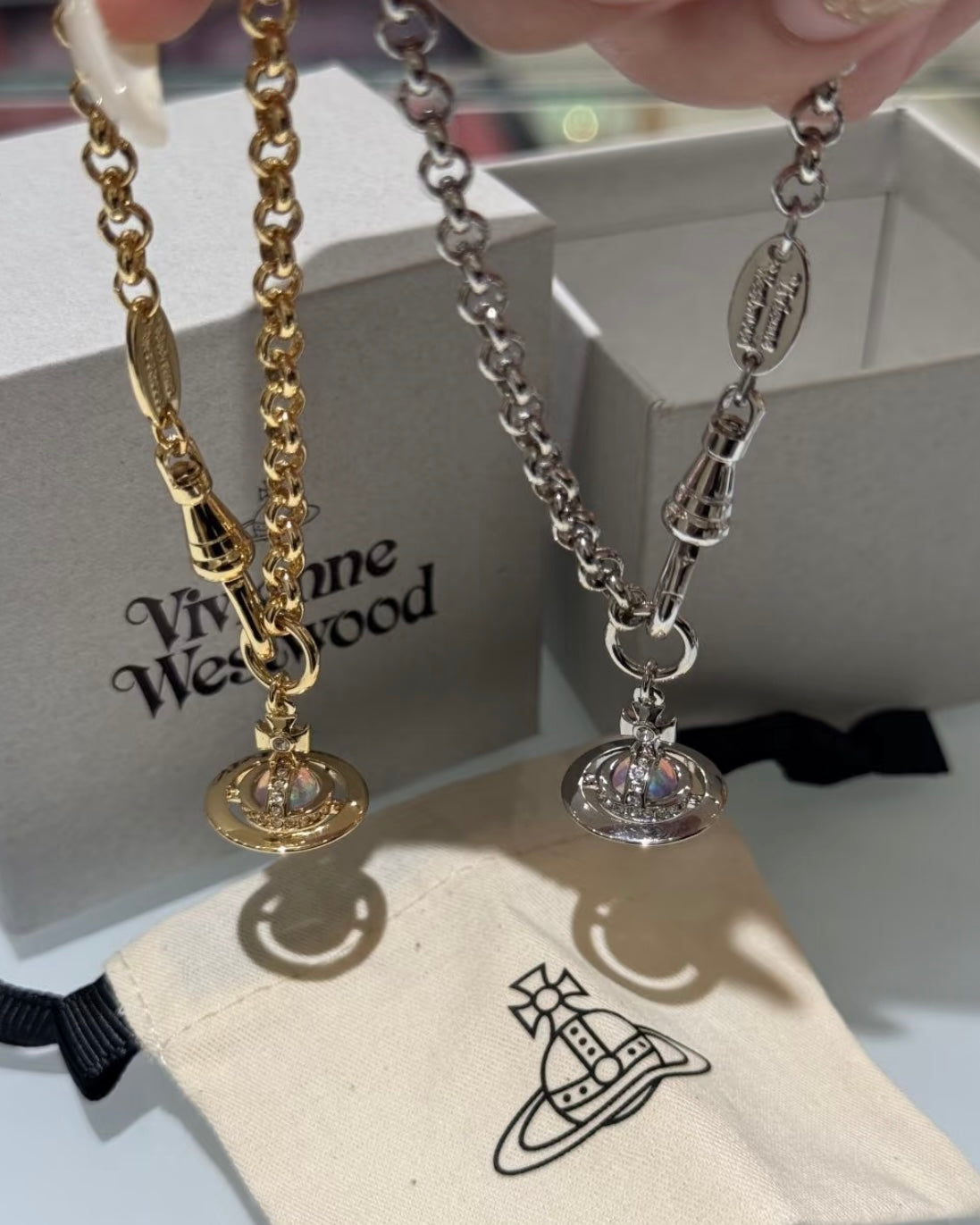 Vivienne Westwood ORB Pendant Crystal 鐳射幻彩限定色 [超限量補貨! 全現貨發售中 機會超難得!]