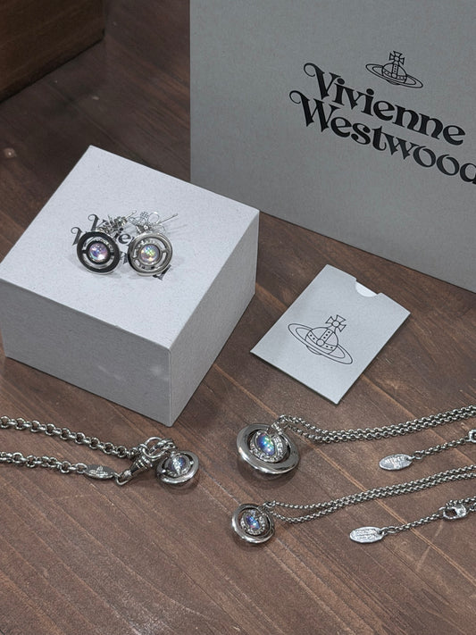 Vivienne Westwood ORB Pendant Crystal Necklace 鐳射幻彩限定色 [限時一件即減$50 結帳時會自動顯示優惠 12/1星期一晚上準時截單 全套現貨發售中 機會難得!]