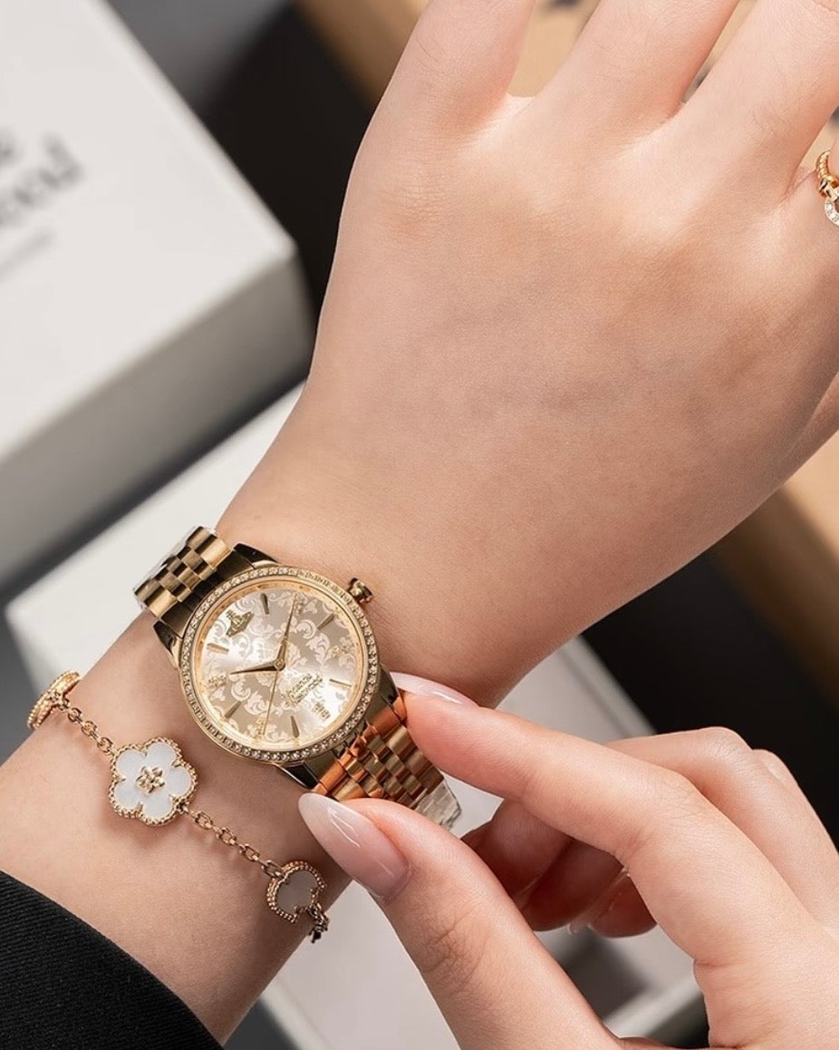 Vivienne Westwood Wallace Watch 32mm  [絕美霧灰藍浮雕限量現貨供應中 旺角門市可試帶]