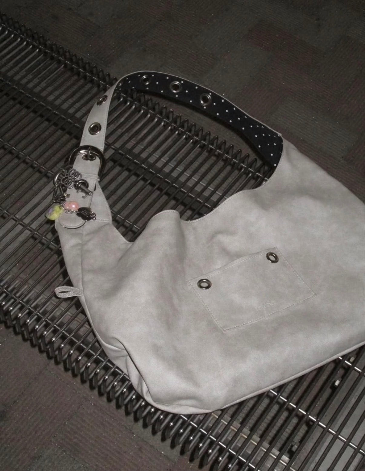 Leterie Leather Buckle Reversible Shoulder Bag 黑波點 最新韓國選物🇰🇷皮革波點兩用洞洞扣半月袋［Made In Korea🇰🇷可雙面兩用 肩帶可調節上膊斜揹OK!］