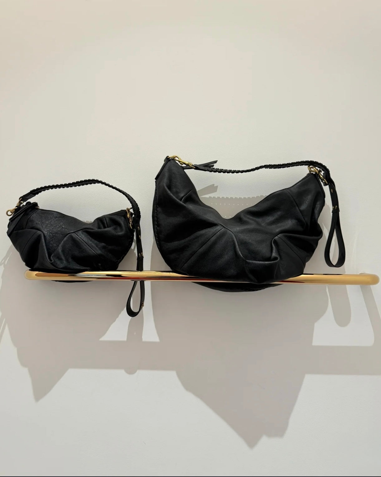 Vivienne Westwood Agnes Shoulder Bag 100%全牛皮超美牛角包［大推薦必入手Lemaire平替版 舊版金扣限時大折扣中!］