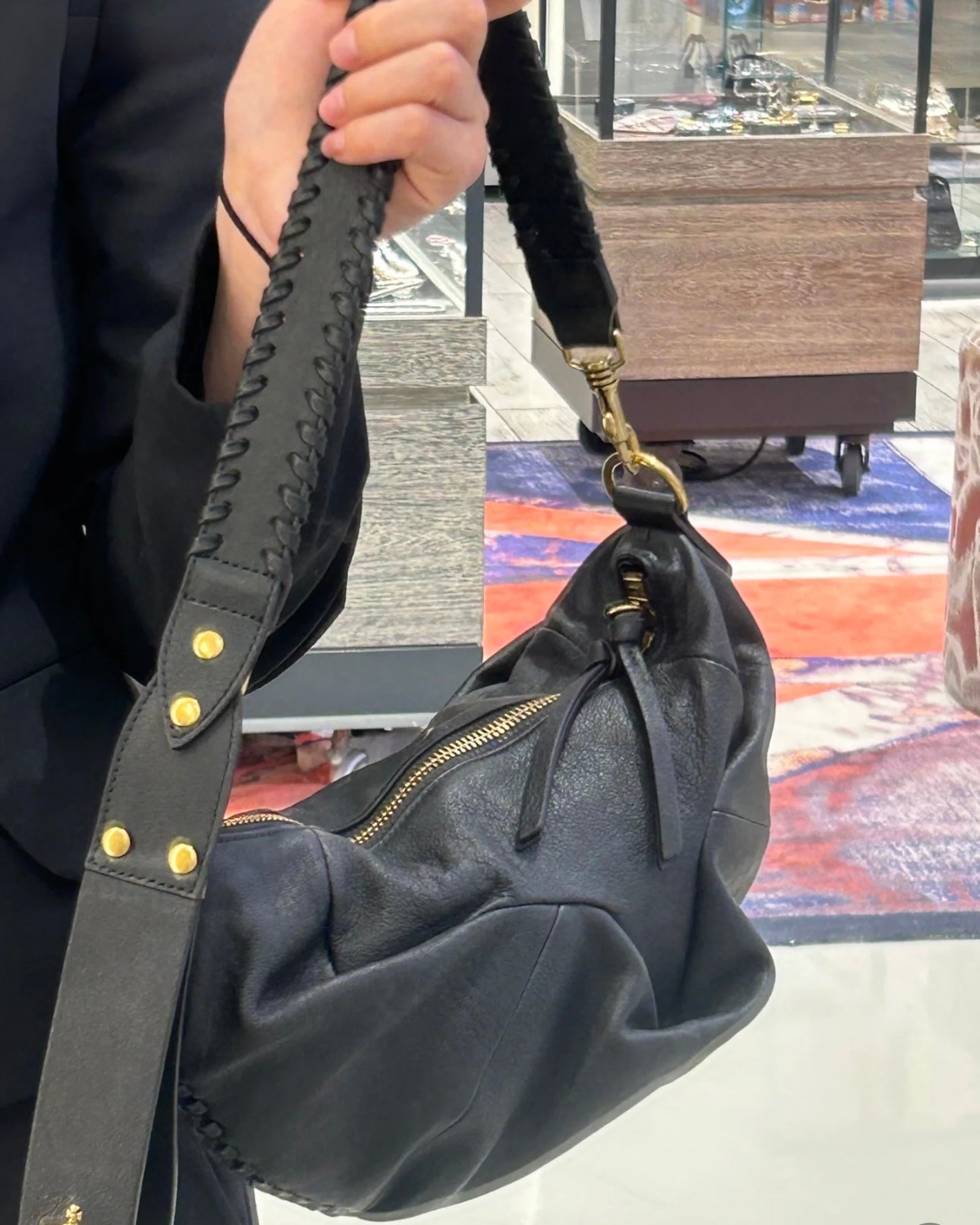 Vivienne Westwood Agnes Shoulder Bag 100%全牛皮超美牛角包［大推薦必入手Lemaire平替版 舊版金扣限時大折扣中!］