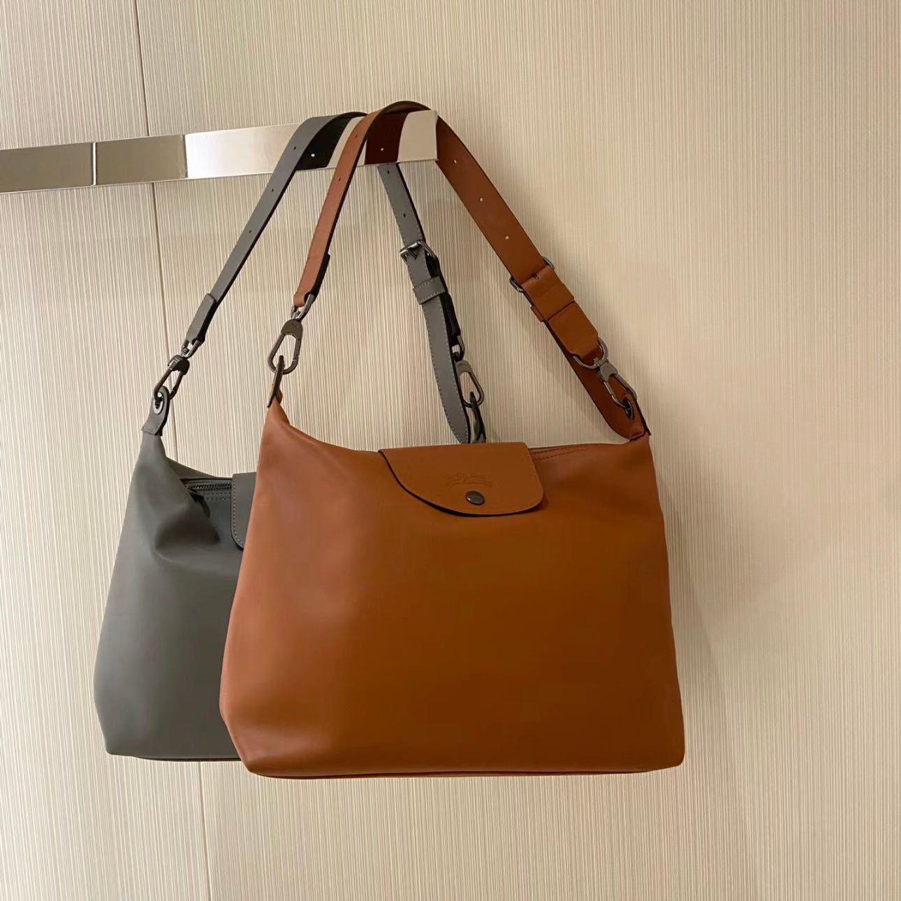 LONGCHAMP Le Pliage Xtra M Hobo Bag 超熱賣真皮系列［超人氣黑色大象灰限量現貨優惠中 完售即止!］