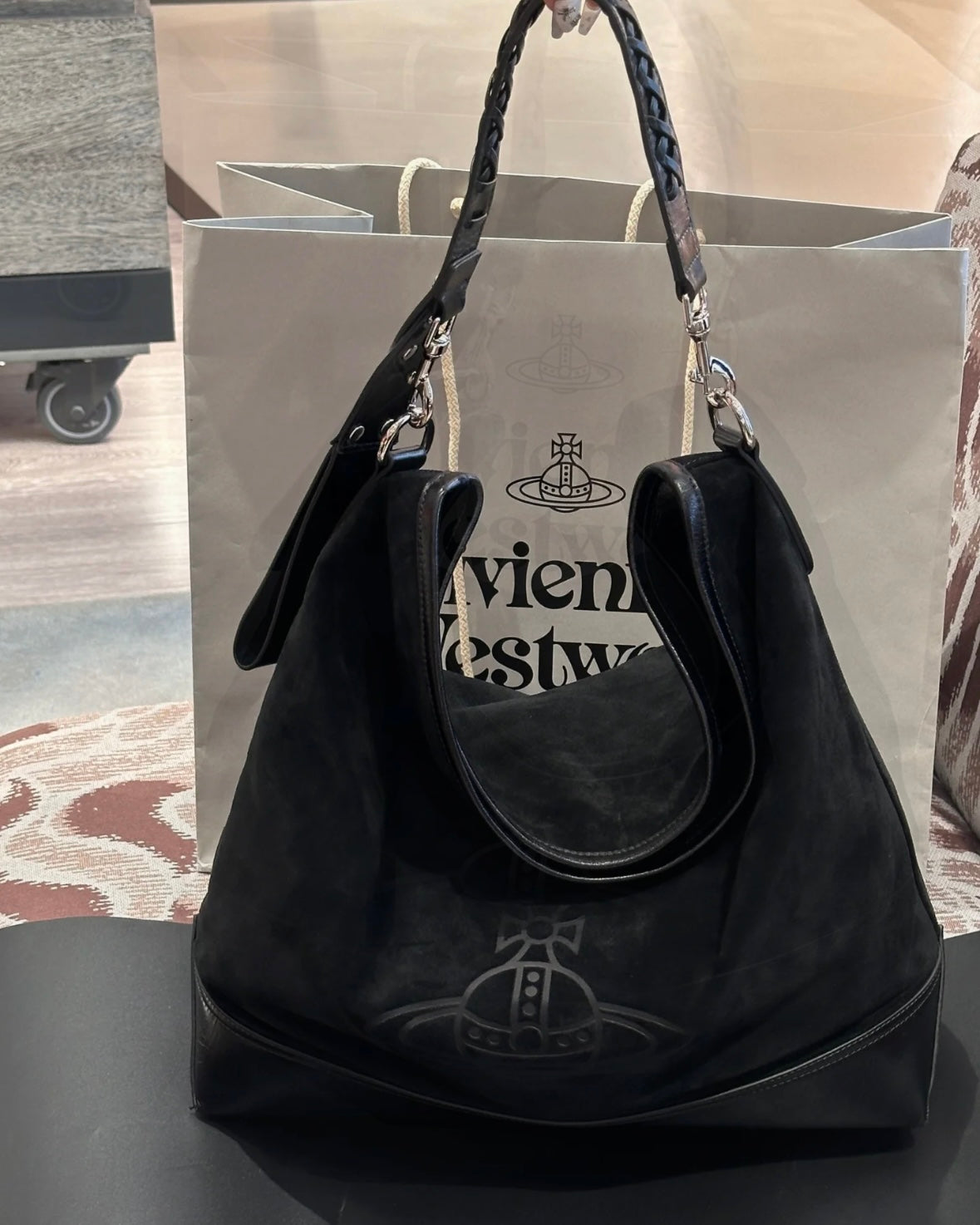 Vivienne Westwood Nancy Hobo Bag 秋冬必備猄皮 [最新上架深啡限量優惠現貨中! 超大容量流浪袋!]