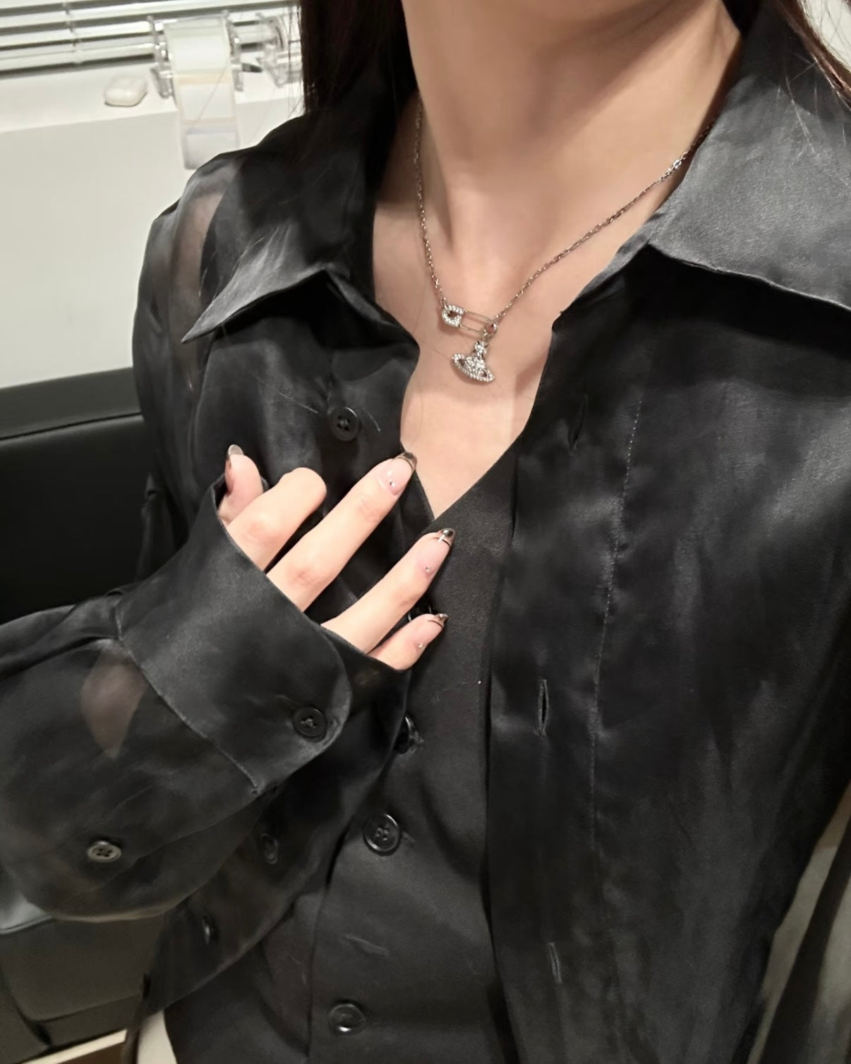 Vivienne Westwood Lucrece Orb Necklace 扣針閃鑽🧷 [Blackpink Jennie同款扣針系列]