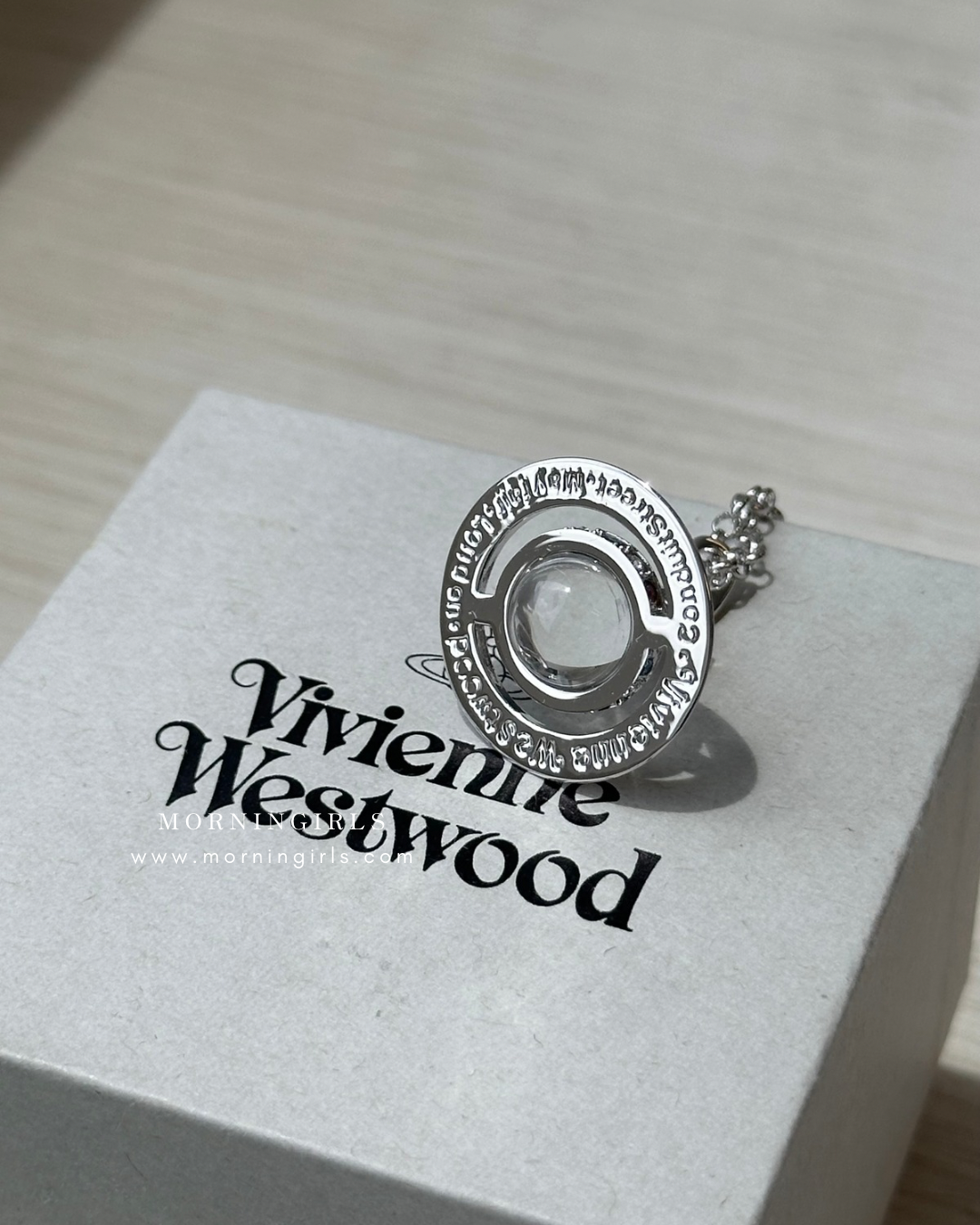 Vivienne Westwood ORB Pendant Crystal Necklace 透明銀色星球