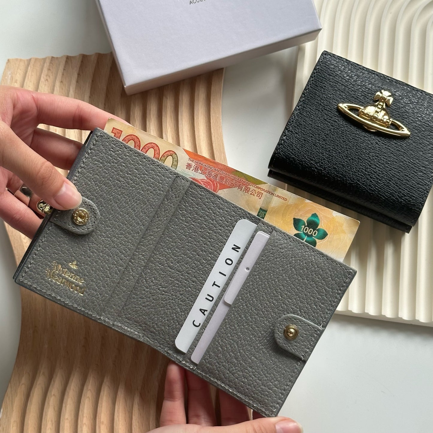 Vivienne Westwood 硬身荔枝皮正方形小銀包 [日本限定已停售絕版款]