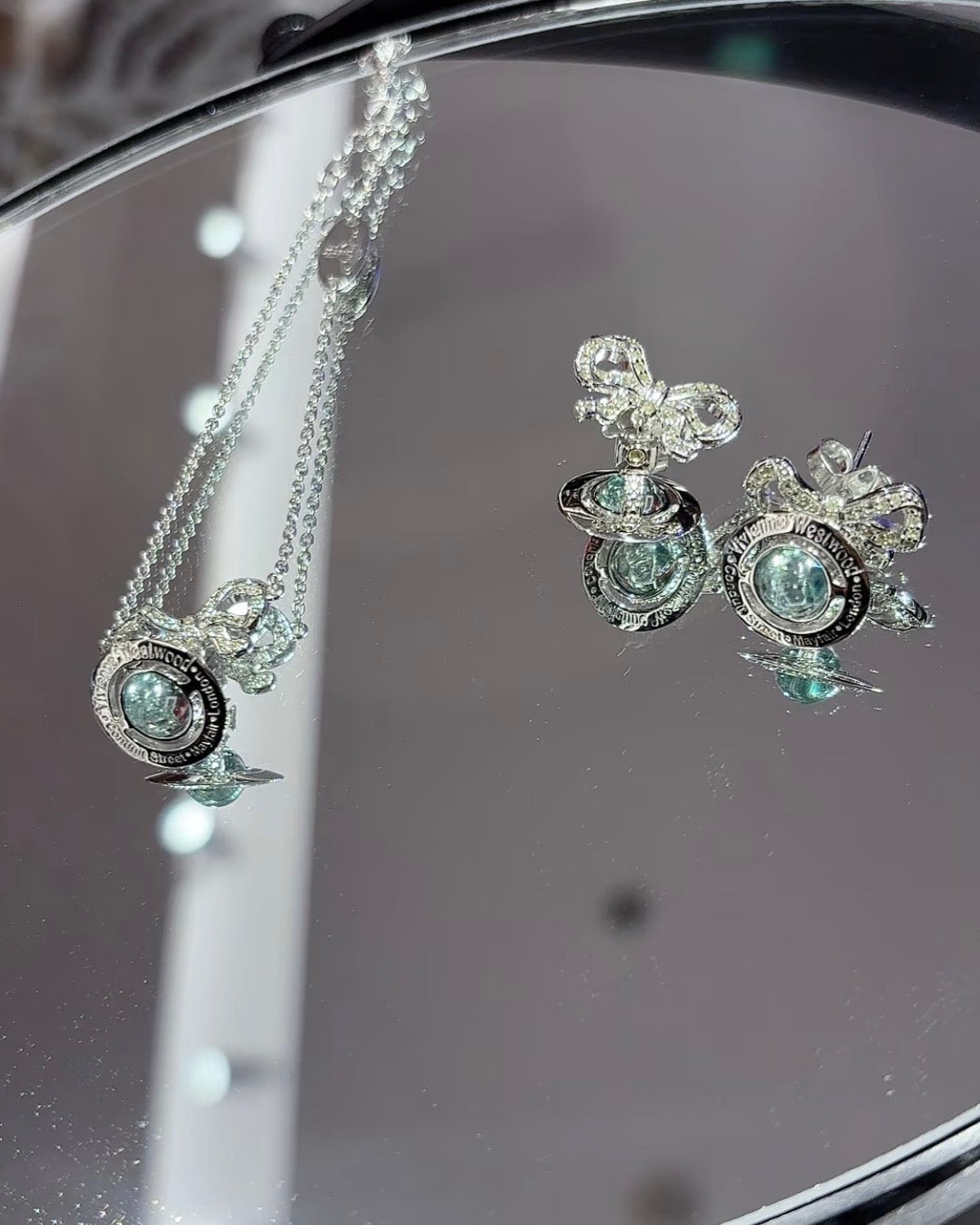 Vivienne Westwood Octavie Pendant Necklace 蝴蝶結星球 100%純銀最熱賣 [冰川藍震撼回歸! IVE直井怜同款]