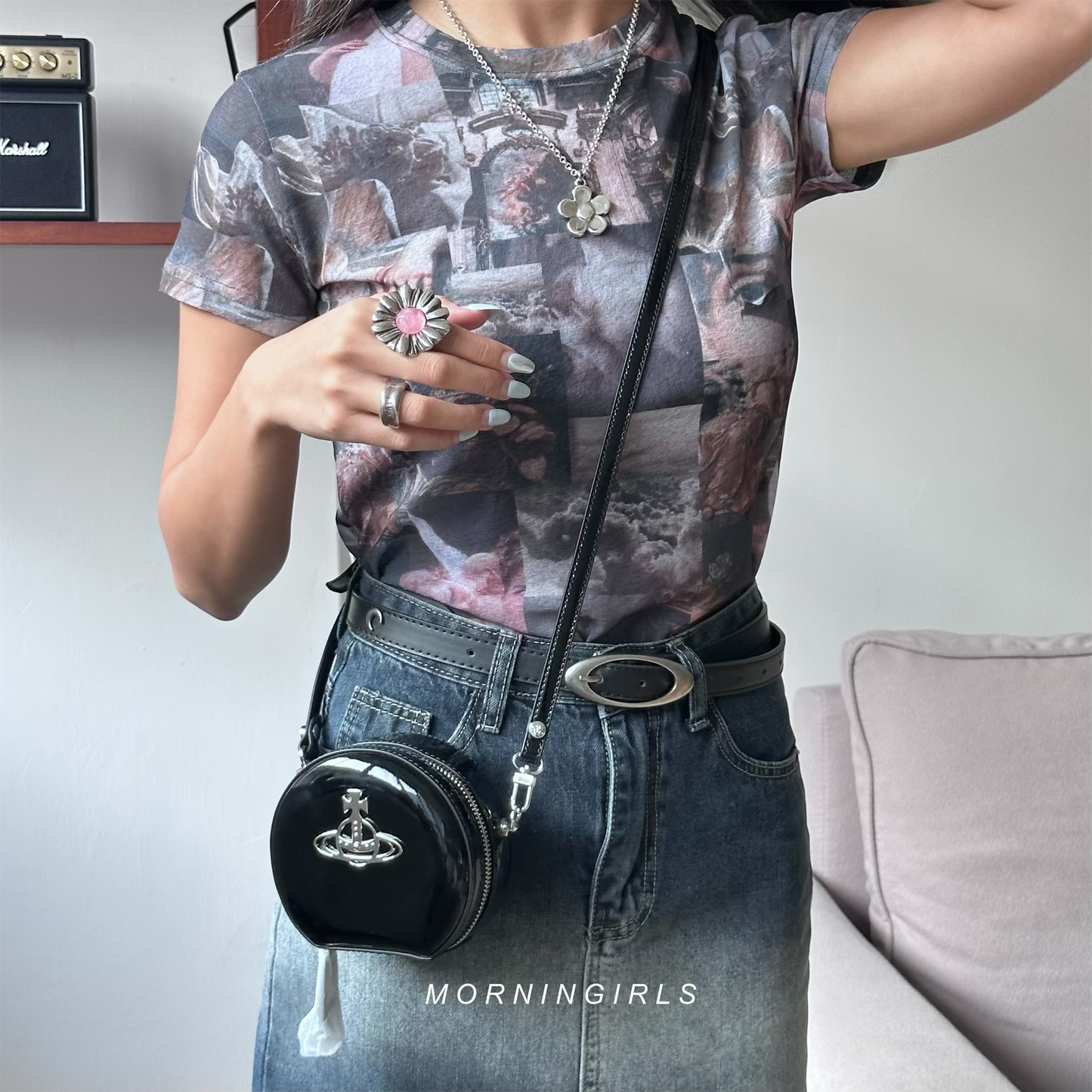 Vivienne Westwood Shiny Patent Mini Round Crossbody 黑色漆皮