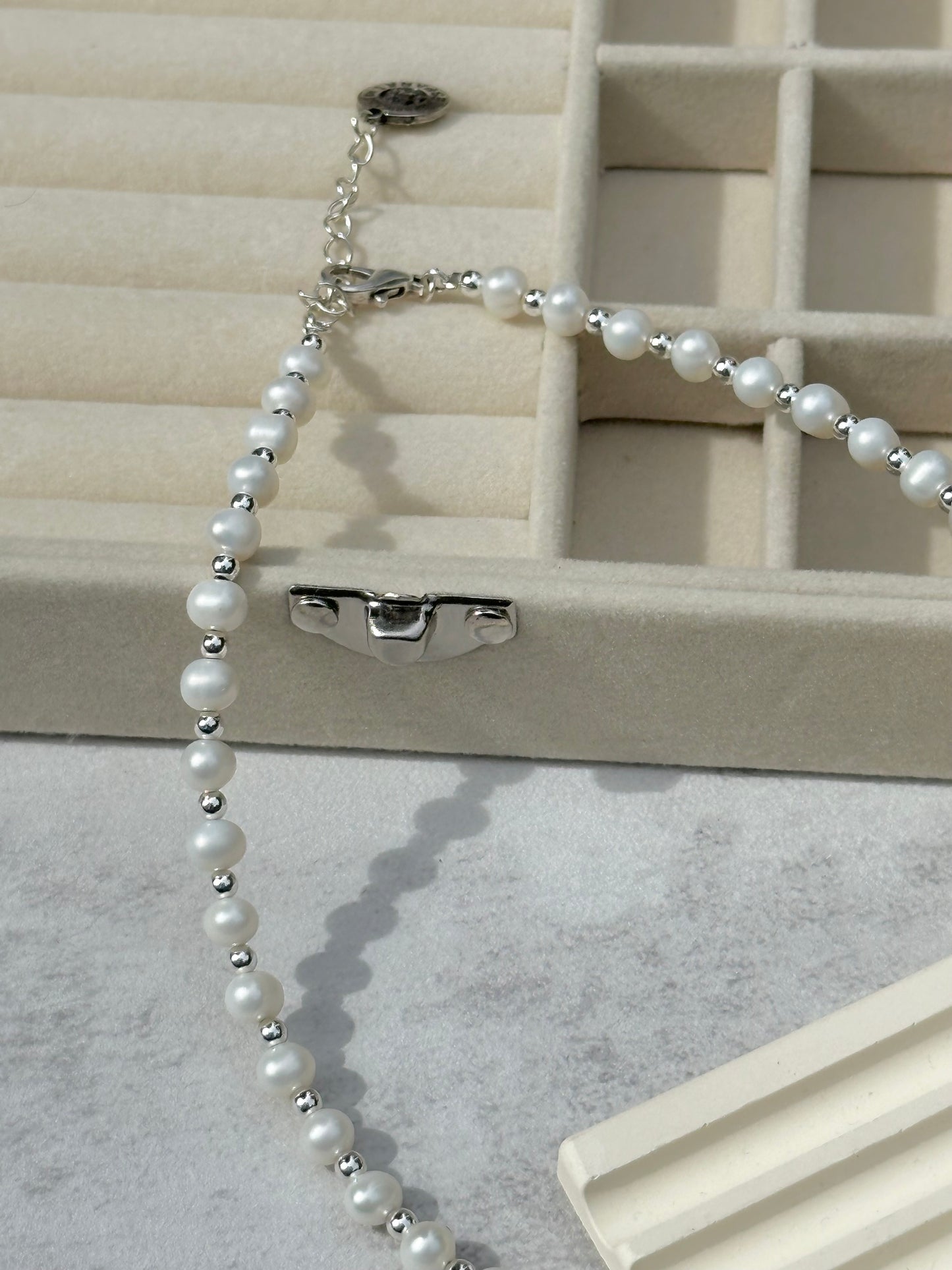 Otro Accesorio X Morningirls 首度聯乘自家製頸鏈 - Mini Bow Pearl Choker