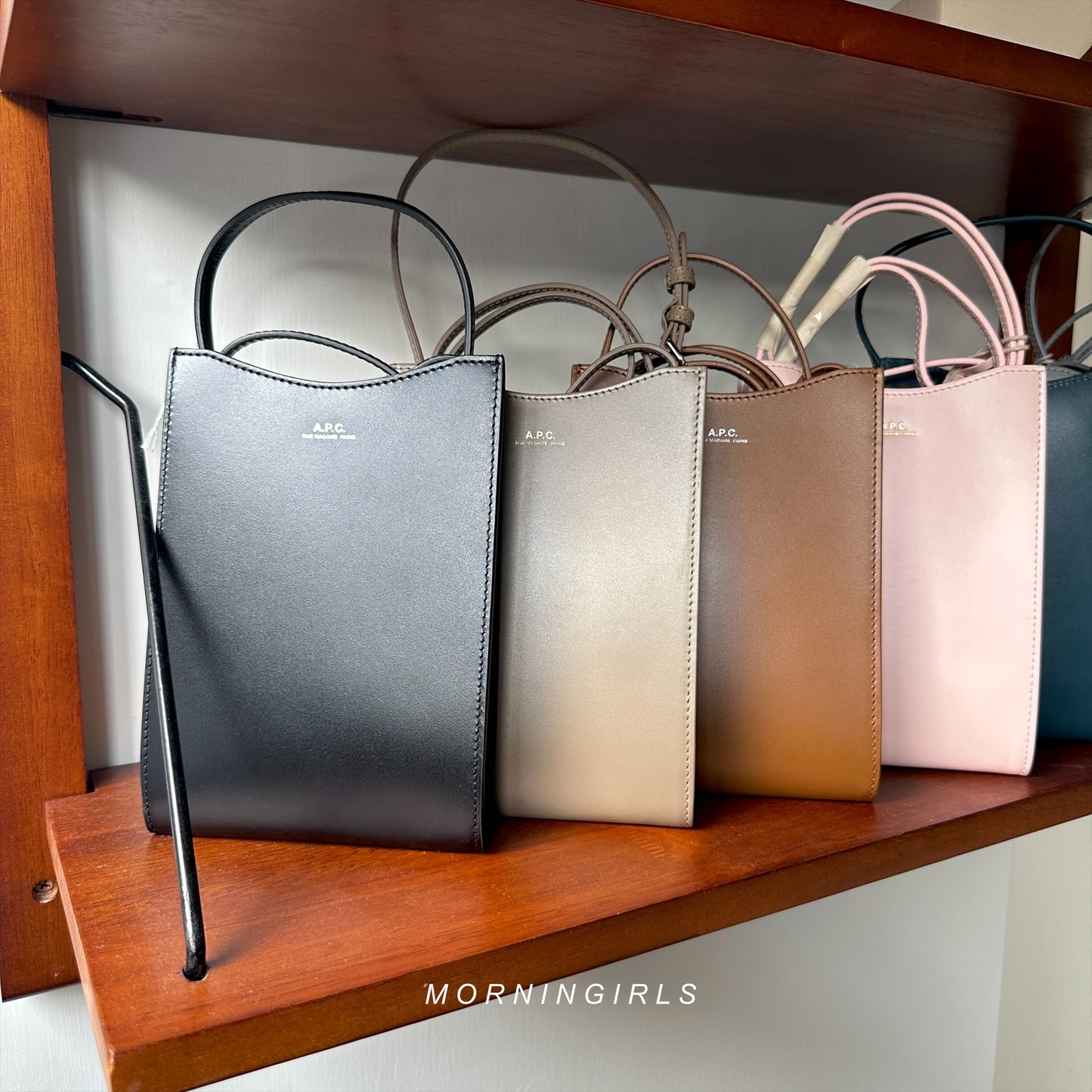 A.P.C. Jamie Neck Pouch 電話包