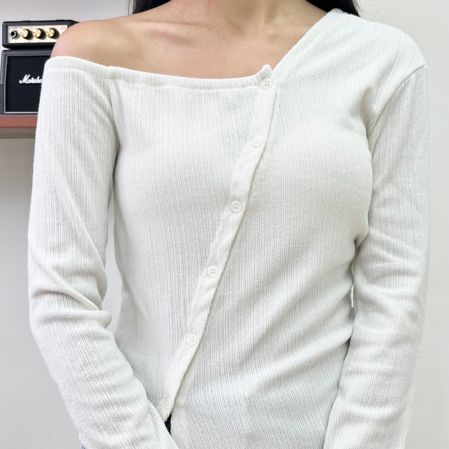 Side Buttons One Shoulder Top [門市搬遷清貨限時優惠$99!]