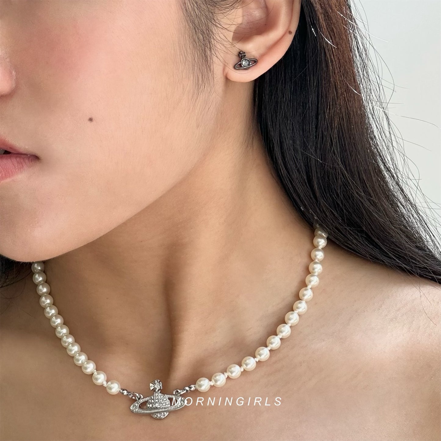 Vivienne Westwood Mini Bas Relief Pearl Choker [銀色重新補貨!]