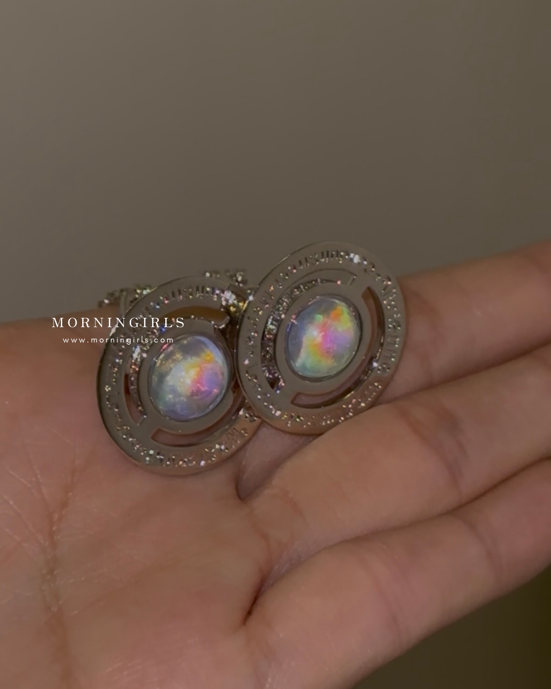 Vivienne Westwood ORB Pendant Crystal 鐳射幻彩限定色 [超限量補貨! 全現貨發售中 機會超難得!]
