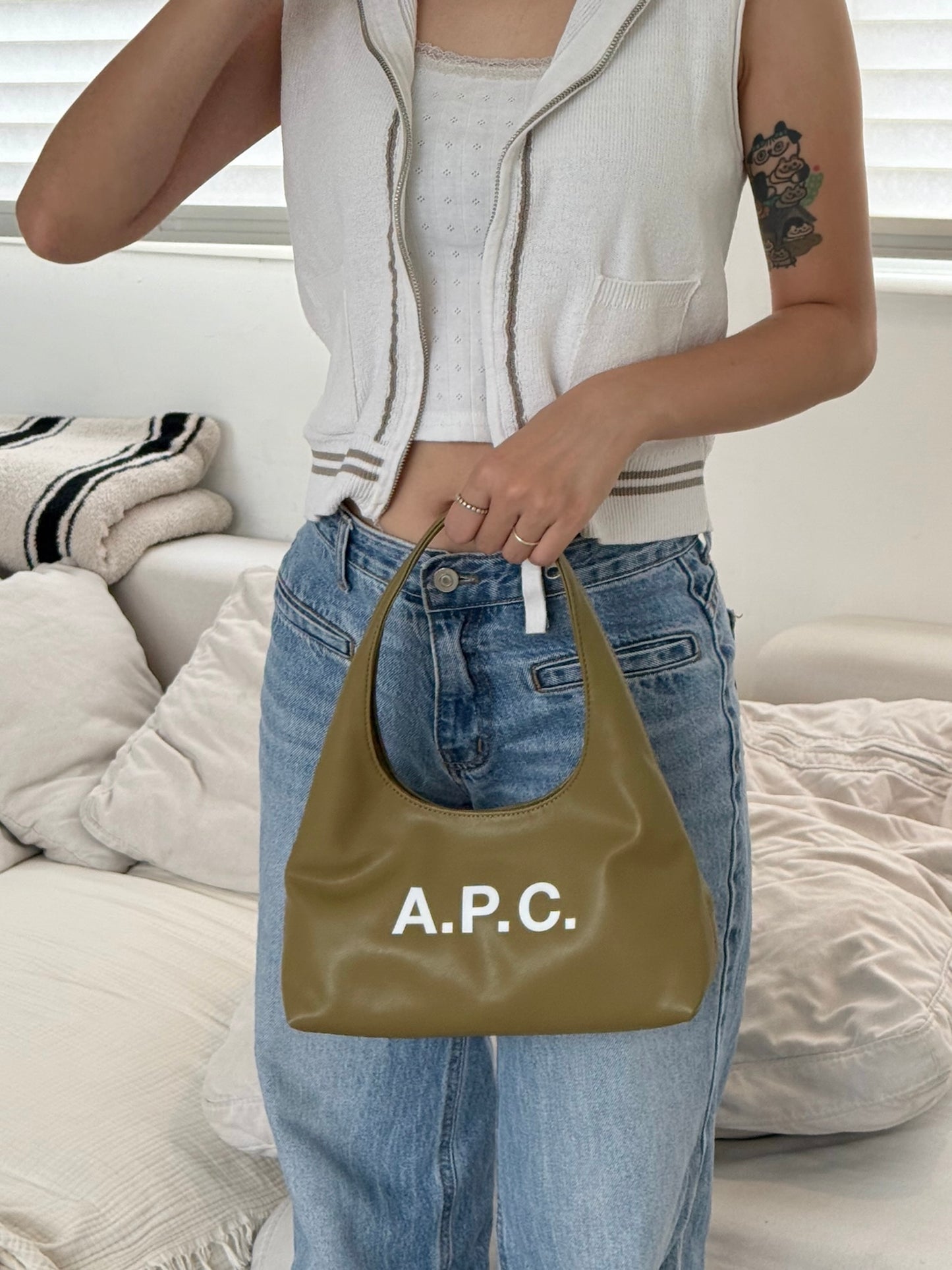 A.P.C. Baby Ninon Shoulder Bag［最新上架! 超可愛腋下袋! 全現貨發售中］