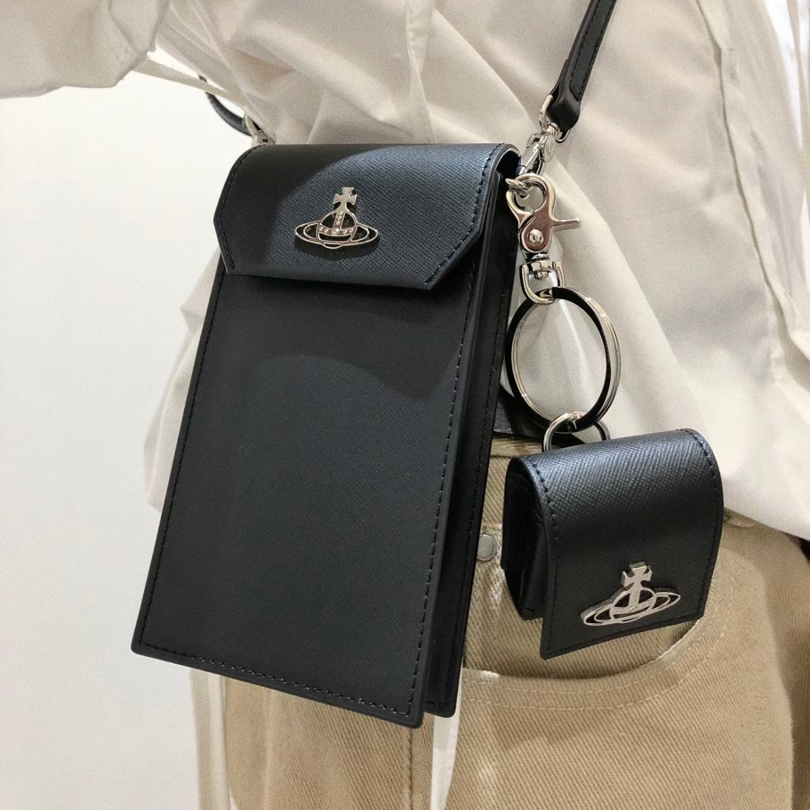 Vivienne Westwood Phone Bag 黑色十字紋