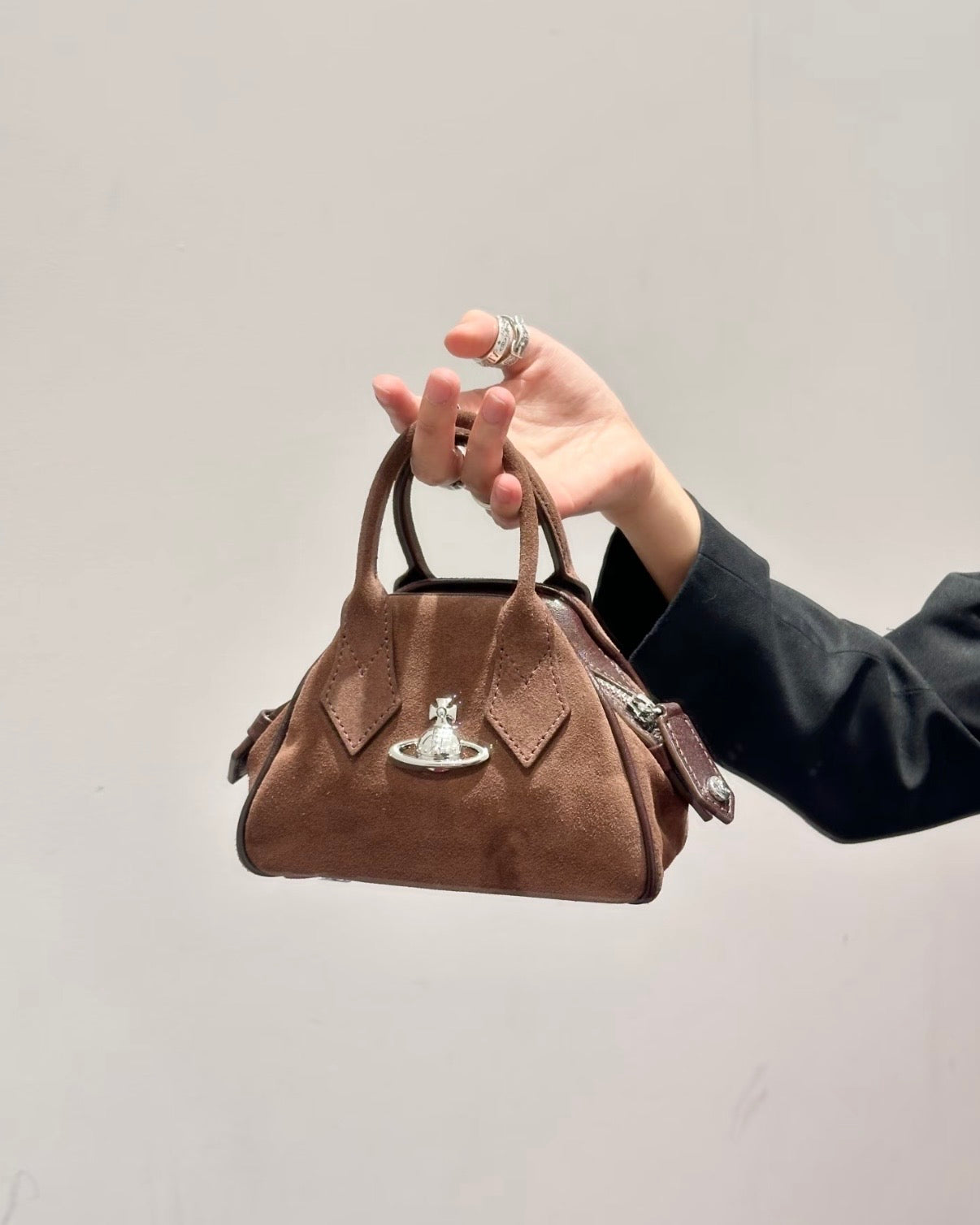 Vivienne Westwood Mini Yasmine Bag 2026最新限定復古猄皮