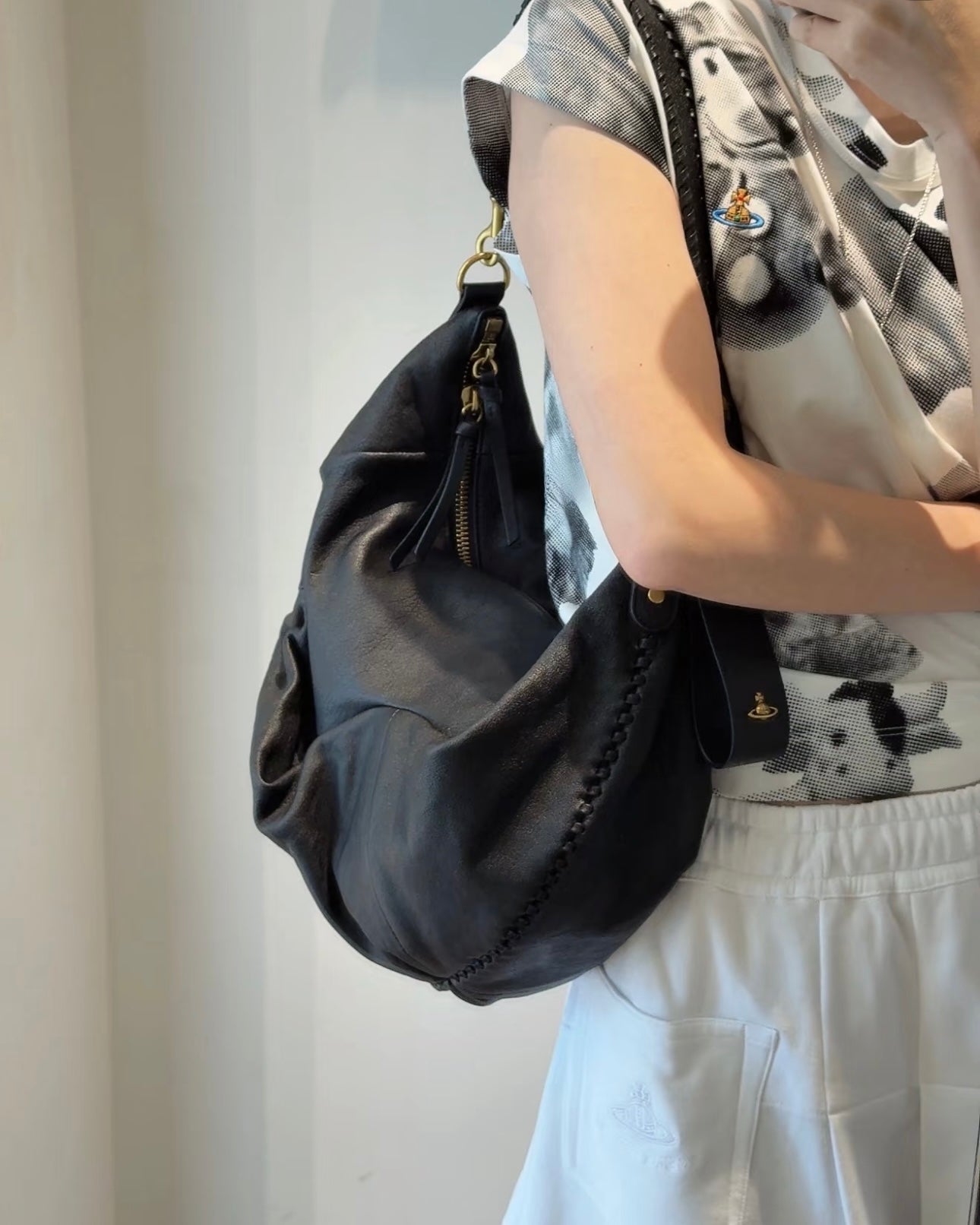 Vivienne Westwood Agnes Shoulder Bag 100%全牛皮超美牛角包［大推薦必入手Lemaire平替版 舊版金扣限時大折扣中!］