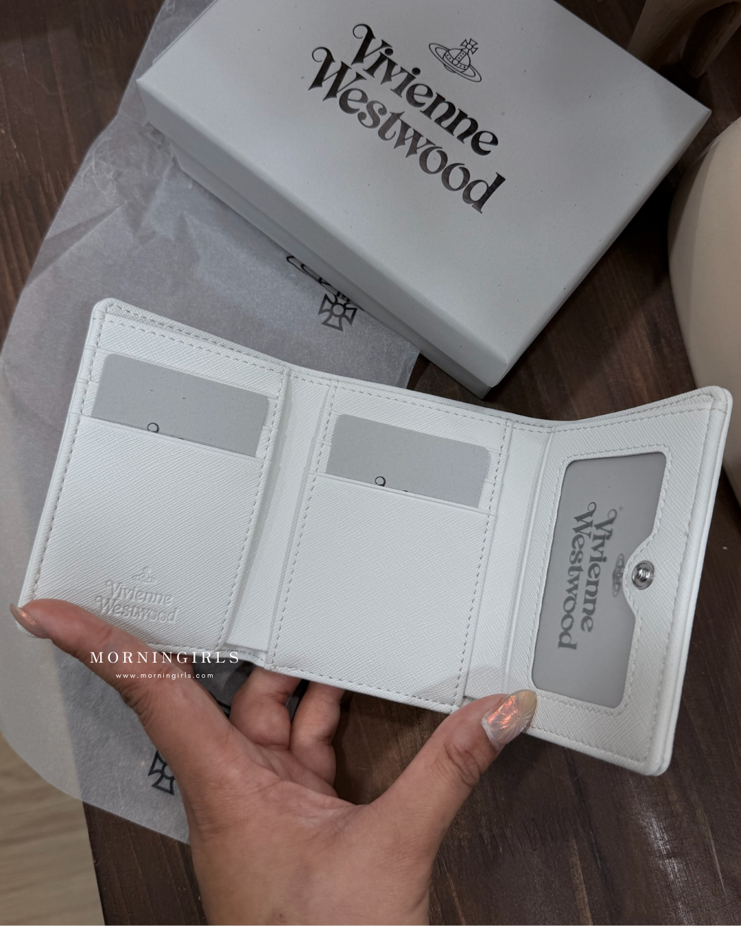 Vivienne Westwood 2026最新限定白色十字紋系列