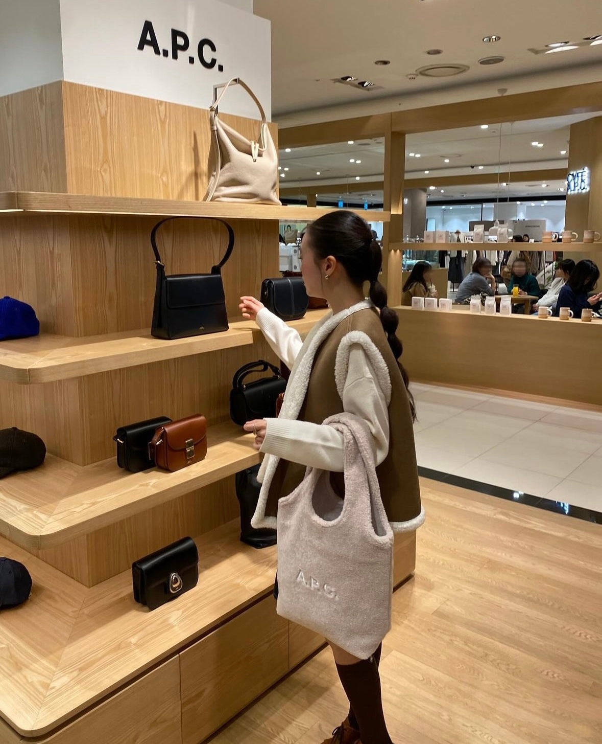 A.P.C. Ninon Tote Bag FLUFFY FUR［FW24最新秋冬毛毛袋!］