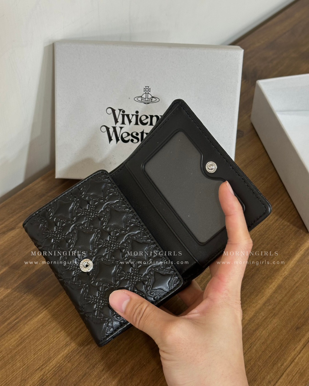 Vivienne Westwood Small Frame Wallet 超美復古星星壓紋 [三層連相位! 現貨回歸!]