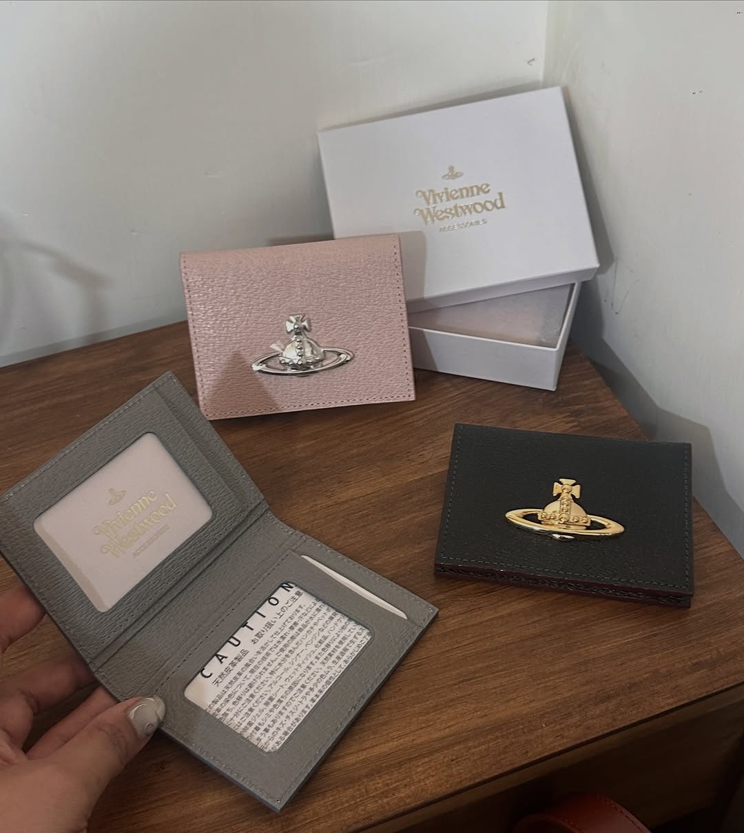Vivienne Westwood 硬身荔枝皮 Bifold Cardholder 包含相位 [日本限定已停售 櫻花粉最後一個!]