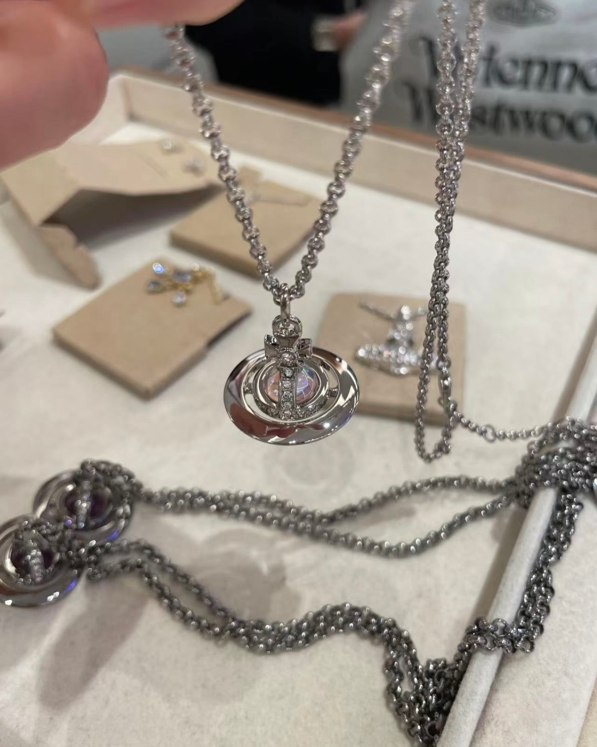 Vivienne Westwood ORB Pendant Crystal Necklace 鐳射幻彩限定色 [專櫃再斷貨 絕美限定色]