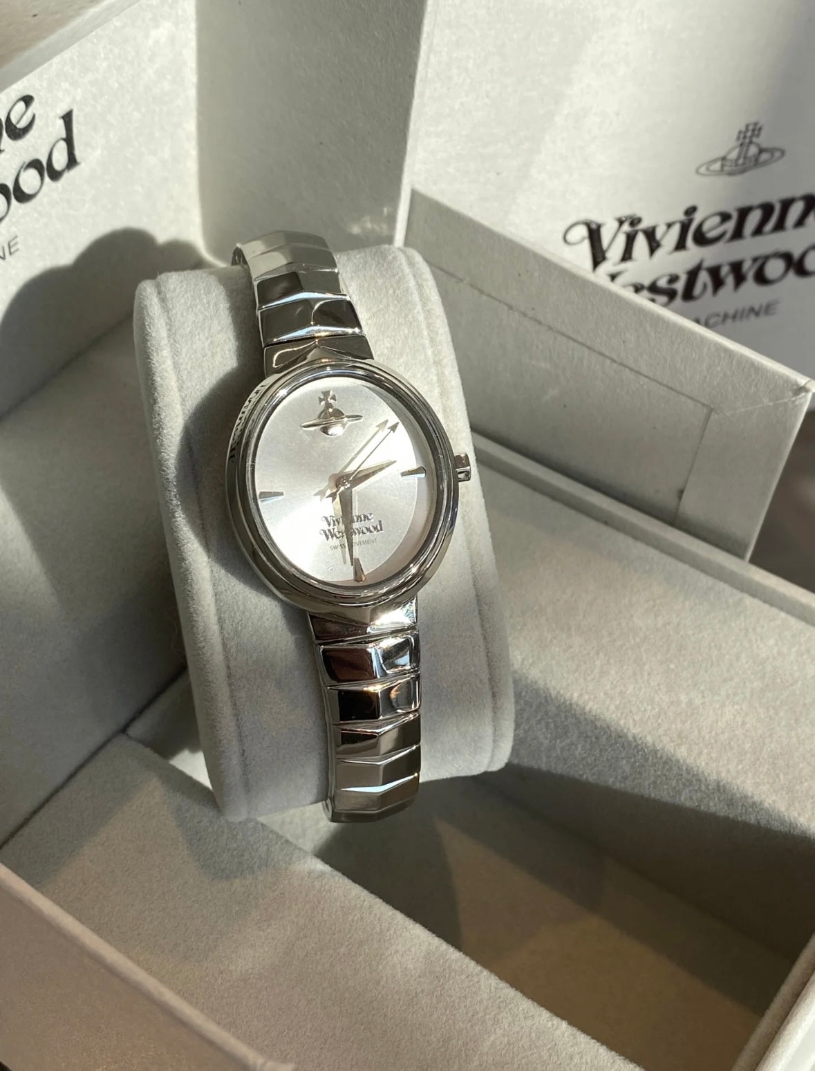 Vivienne Westwood Armour Watch [銀色現貨中]