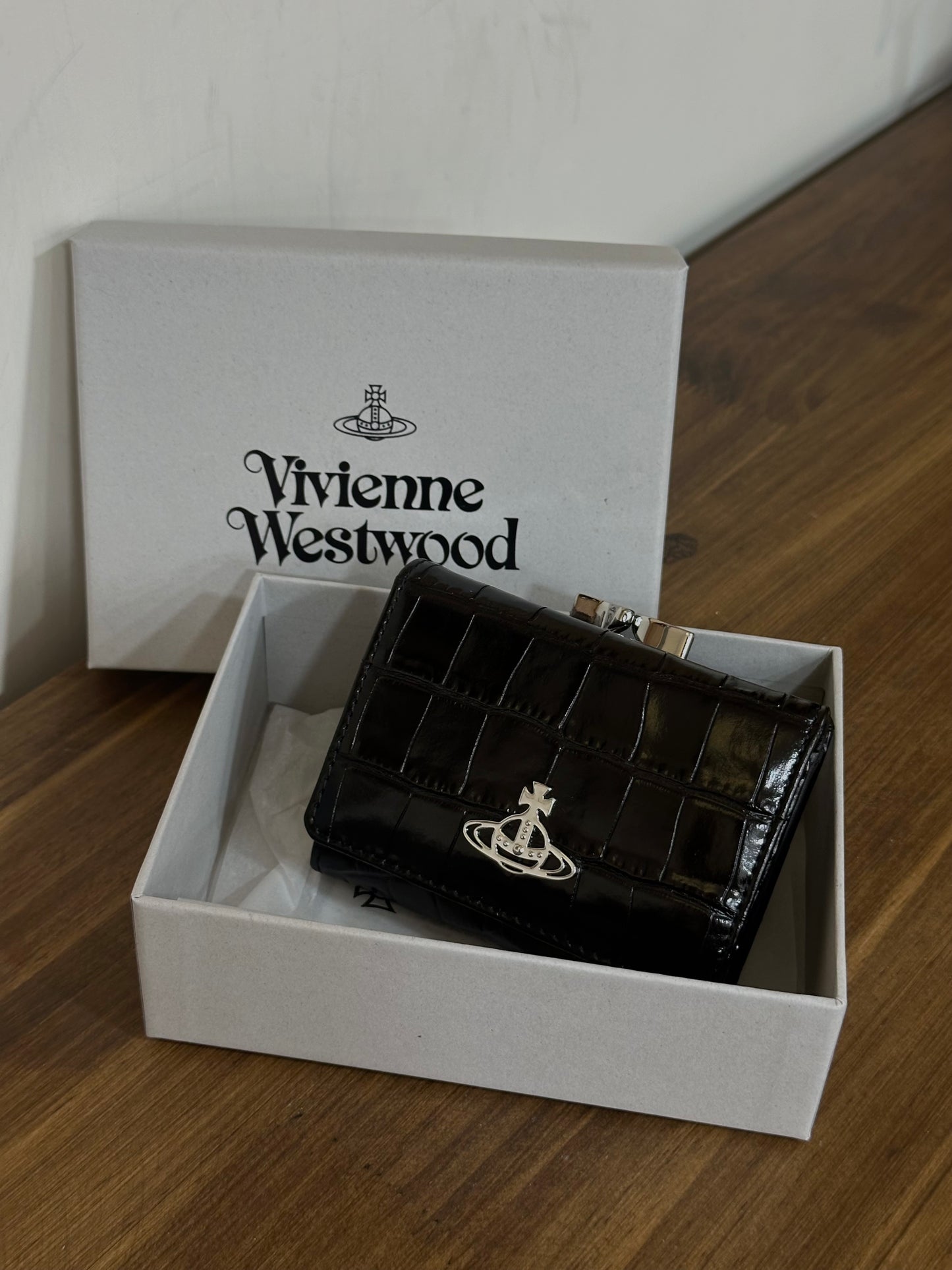Vivienne Westwood Small Frame Wallet 黑銀鱷魚皮 [超熱賣! 三層連相位]