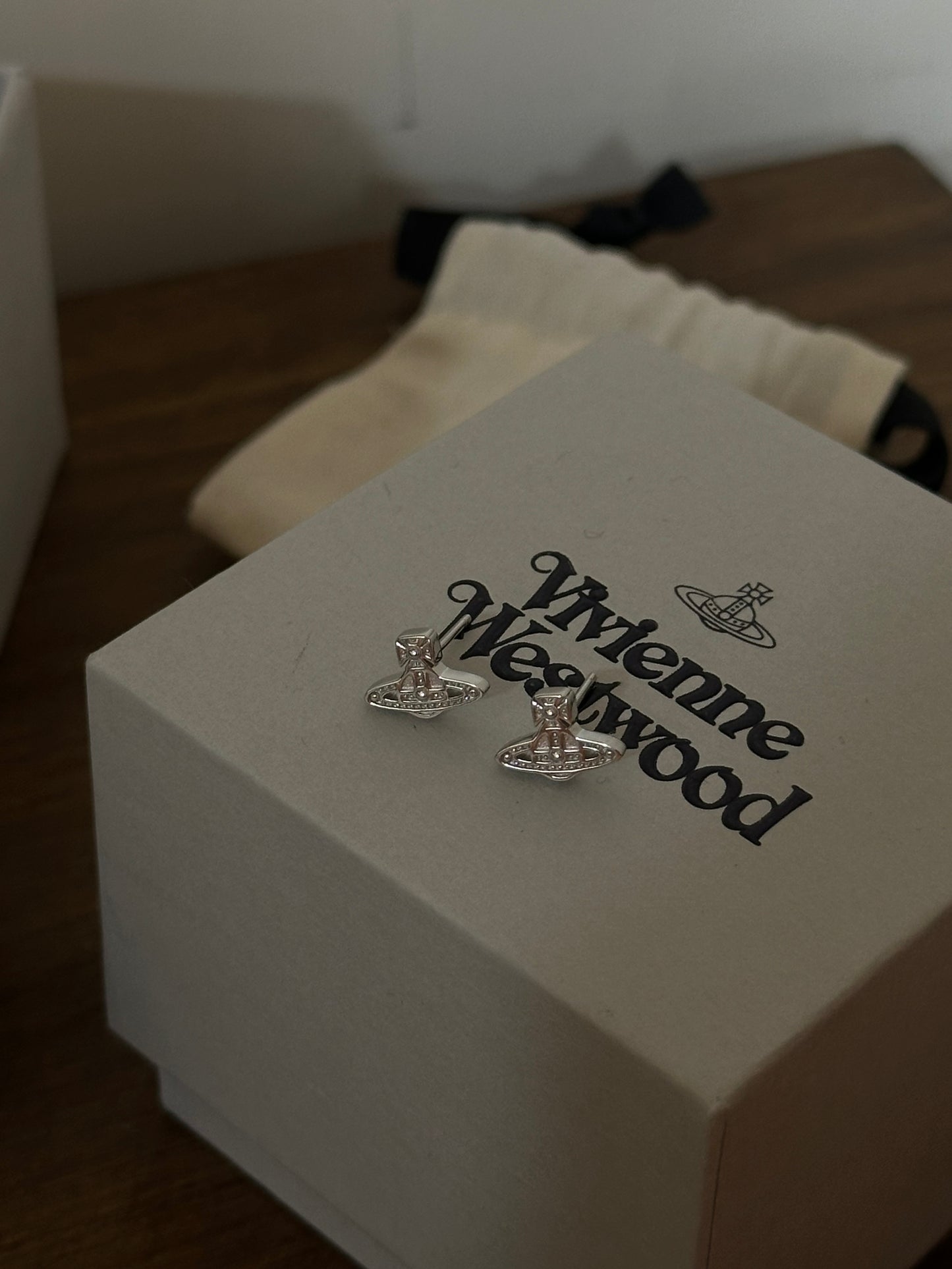 Vivienne Westwood Oslo Earrings (925 純銀) [最新上架細細粒耳環仔! 超抵玩!]