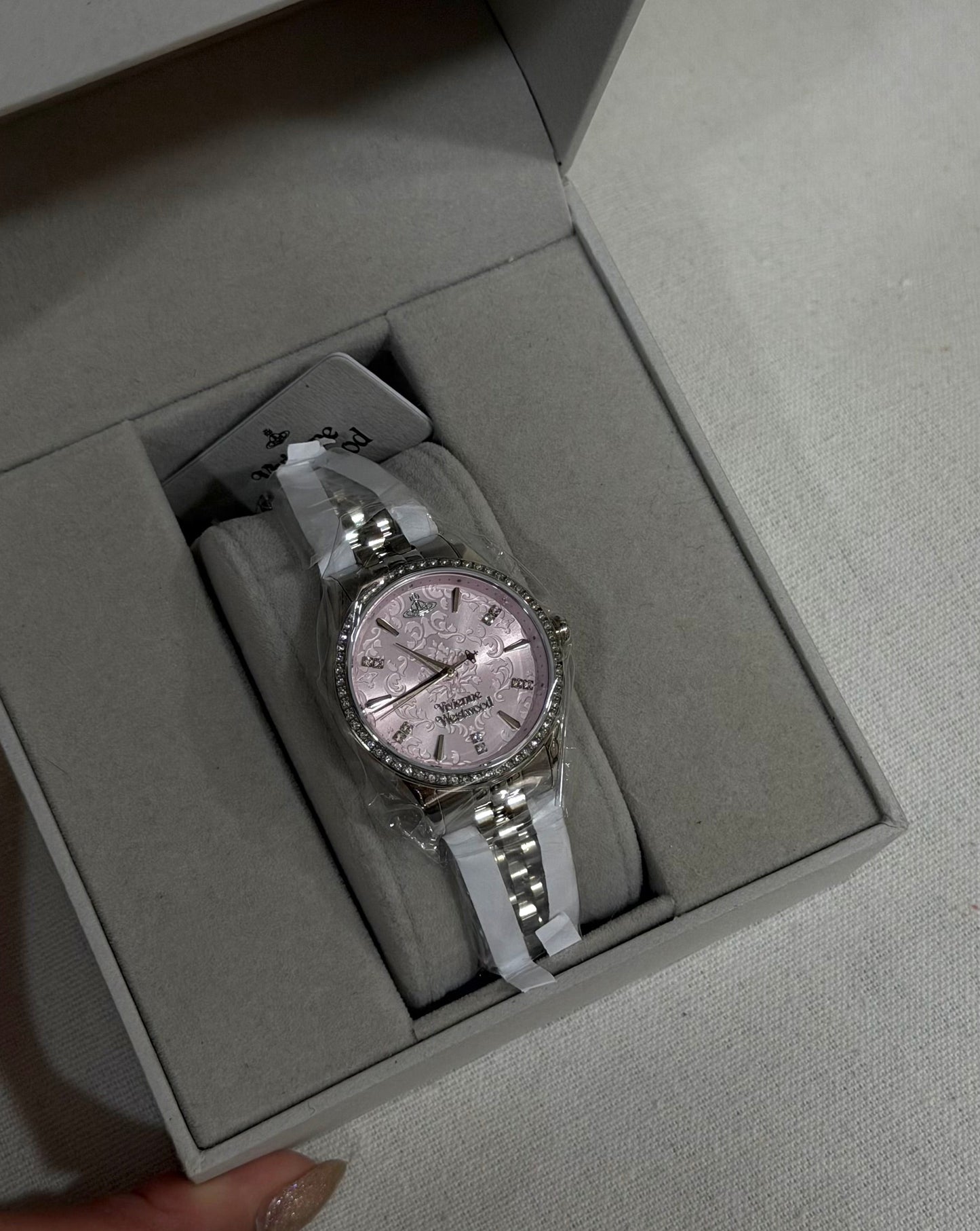 Vivienne Westwood Little Wallace Watch 32mm  [2026最新上架粉鑽浮雕 微量現貨中!]