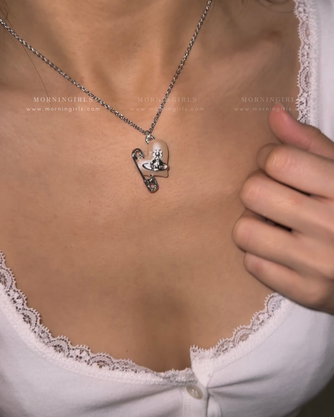 Vivienne Westwood Orietta Pendant Necklace 愛心珍珠扣針[TWICE周子瑜同款]
