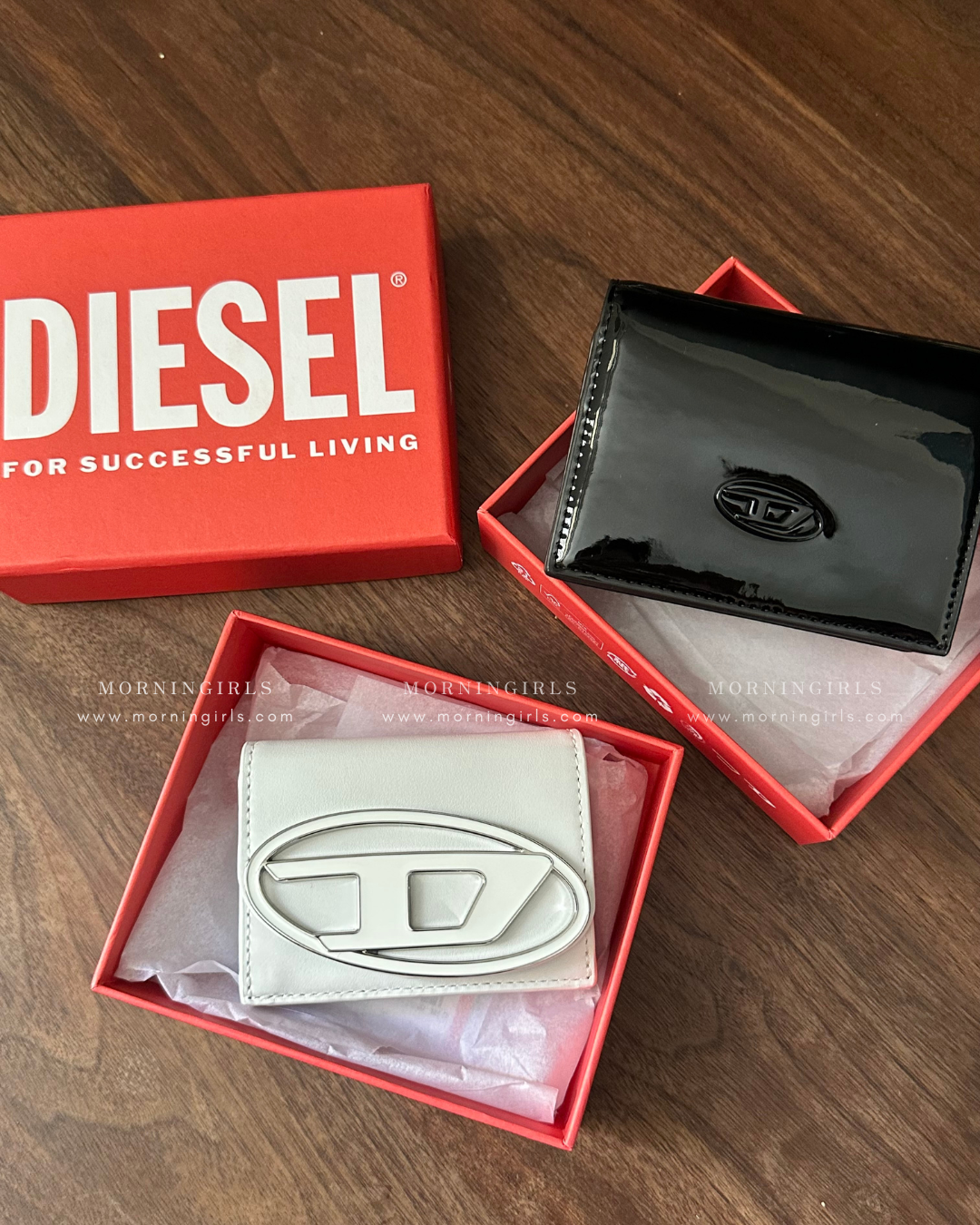 Diesel Trifold Wallet 三摺掌心小銀包 [小尺寸大LOGO! 多間隔零錢紙幣5卡位 白色優惠現貨中!]