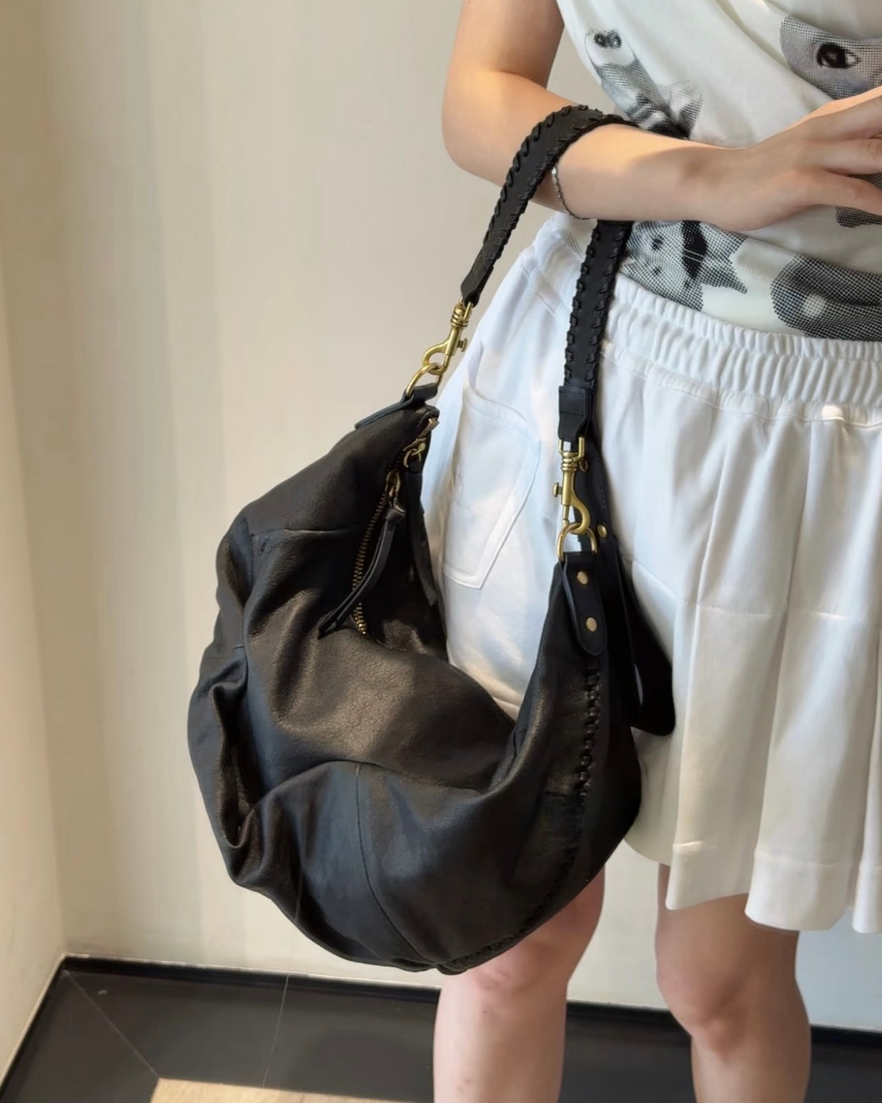 Vivienne Westwood Agnes Shoulder Bag 100%全牛皮超美牛角包［大推薦必入手Lemaire平替版 舊版金扣限時大折扣中!］