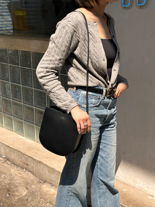 A.P.C. Geneve Shoulder Bag 黑色牛皮 磁石開合［最新上架! 限量現貨優惠中］