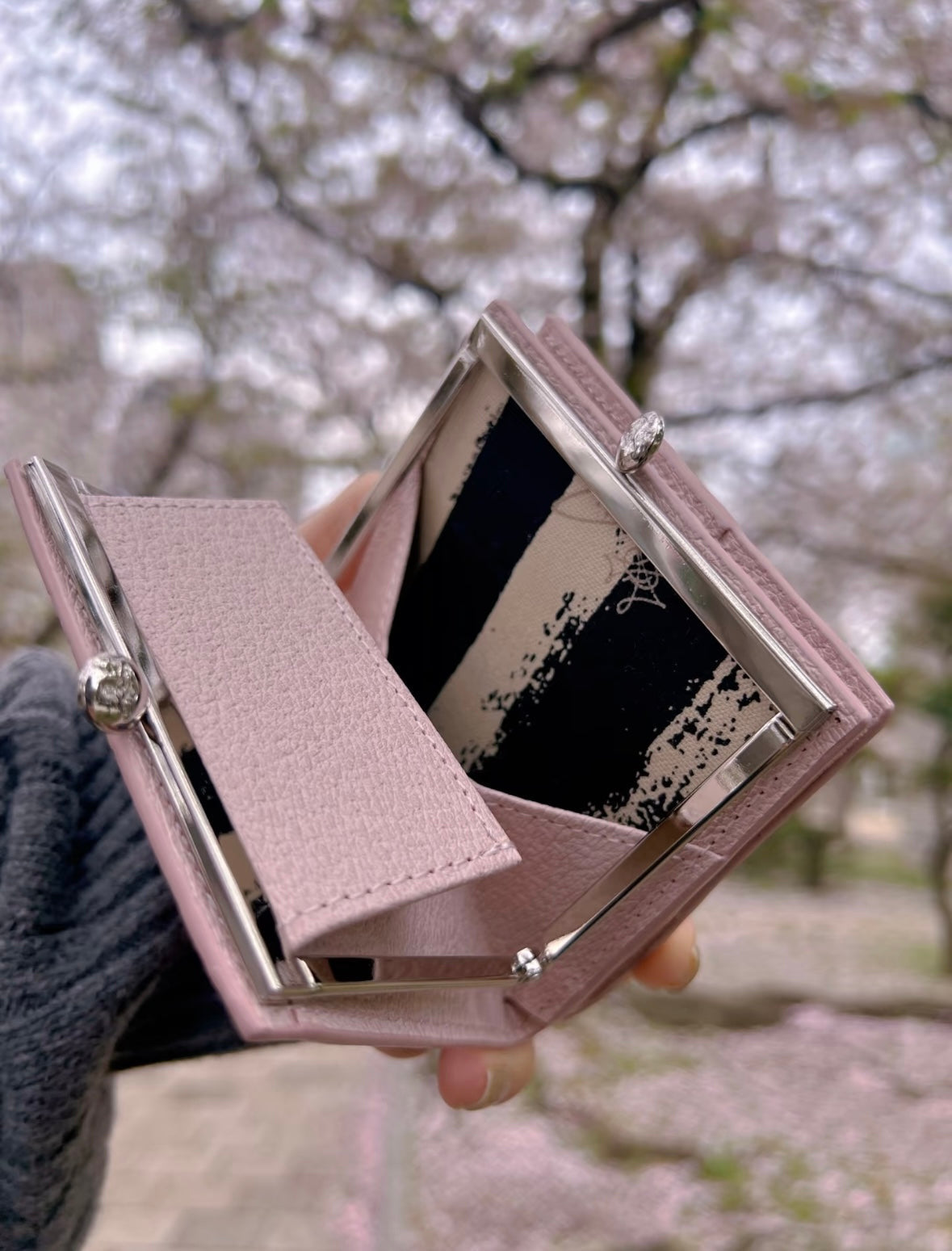 Vivienne Westwood 硬身荔枝皮正方形小銀包 [日本限定已停售絕版款]