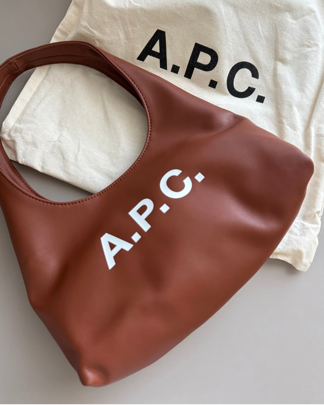 A.P.C. Baby Ninon Shoulder Bag［最新上架! 超可愛腋下袋! 全現貨發售中］