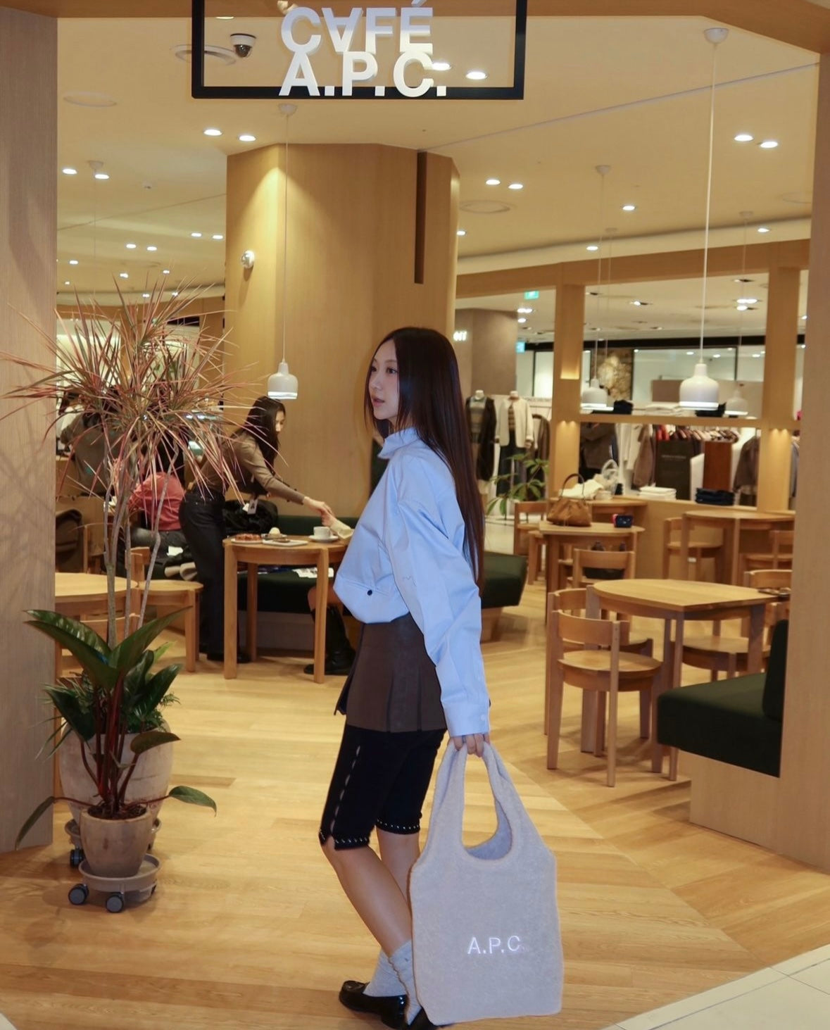 A.P.C. Ninon Tote Bag FLUFFY FUR［FW24最新秋冬毛毛袋!］