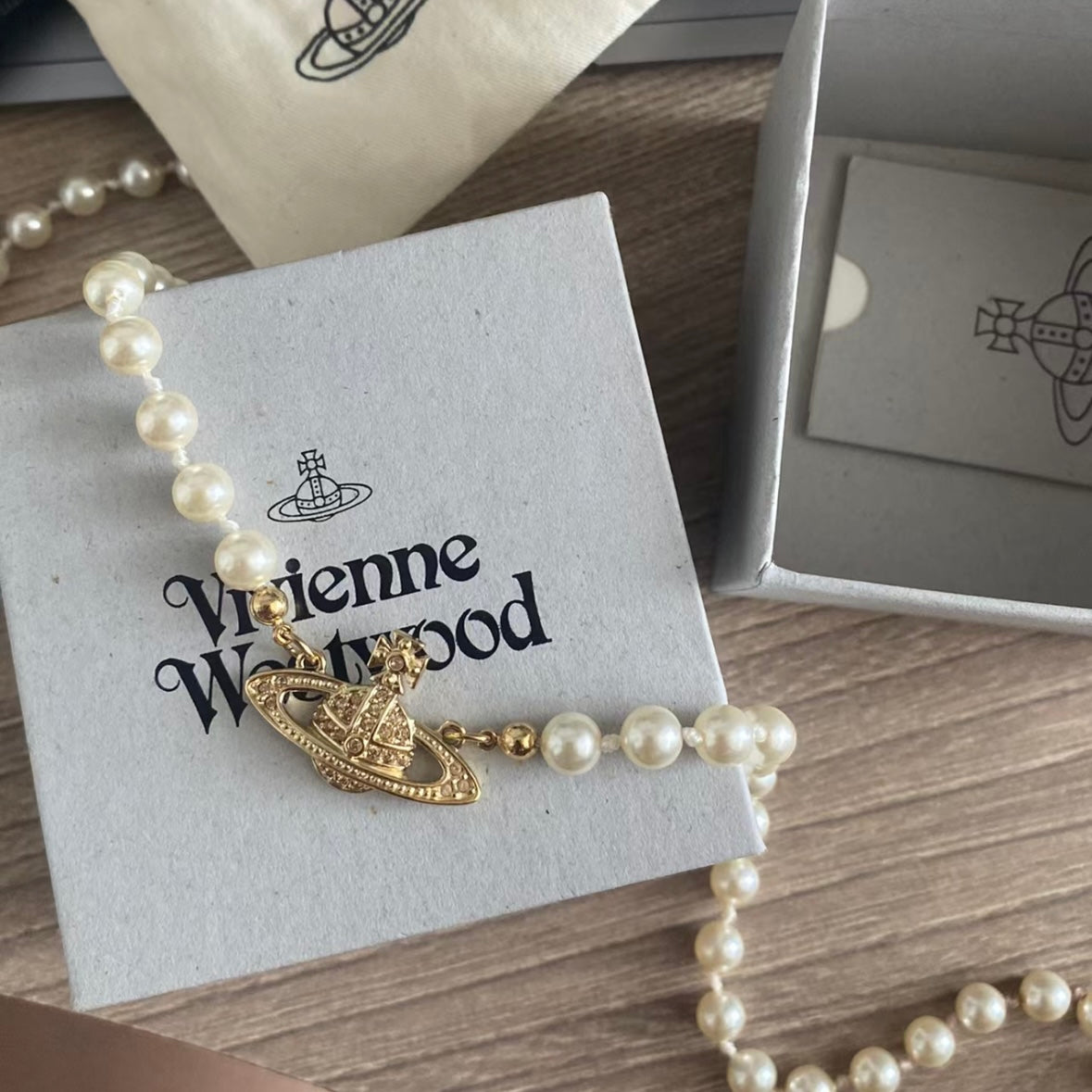 Vivienne Westwood Mini Bas Relief Pearl Choker [銀色重新補貨!]
