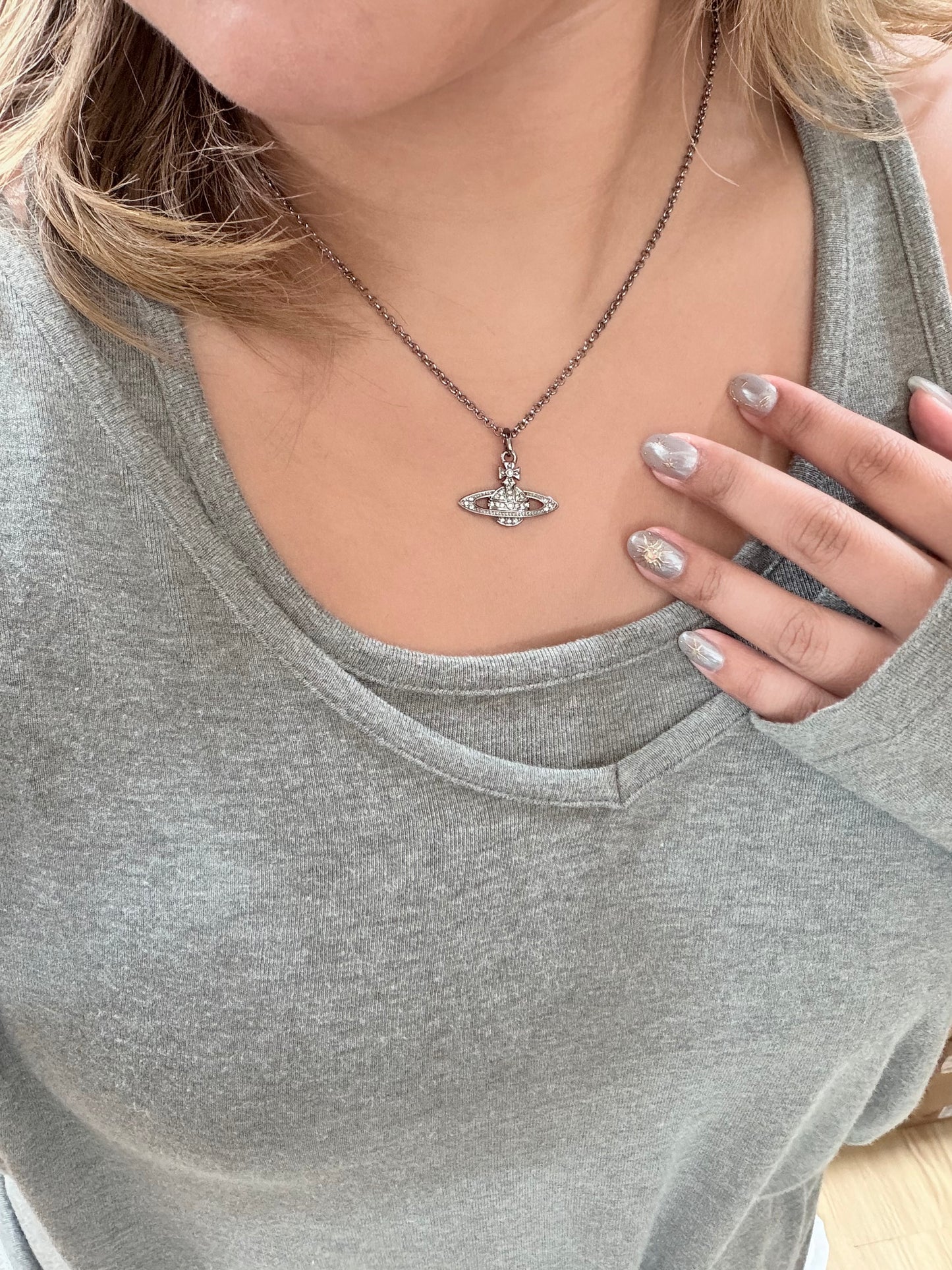 Vivienne Westwood Mini Bas Relief Pendant Necklace 全閃石土星 [BABYMONSTER ASA同款 推薦新手入門 最新太空灰上架!]