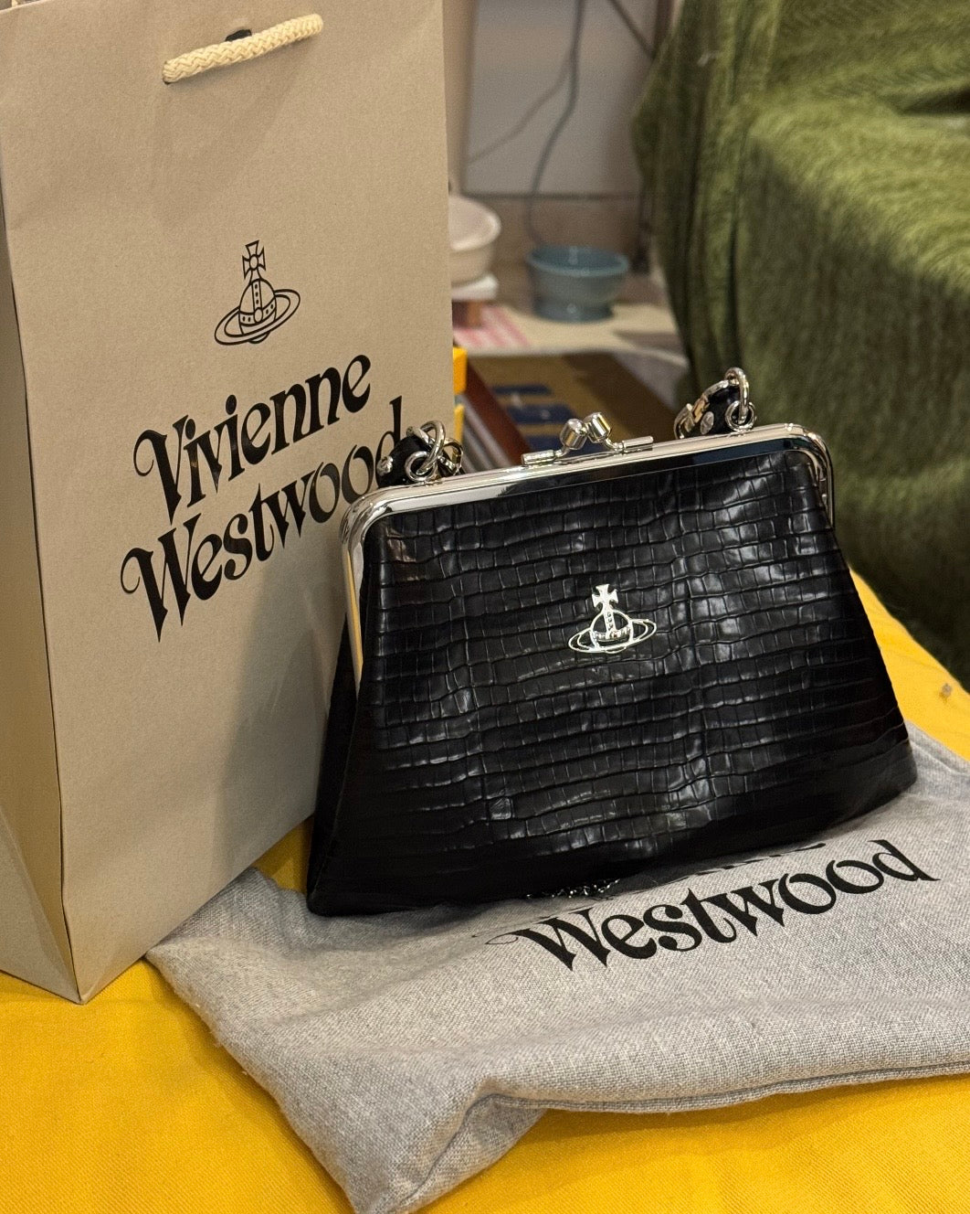 Vivienne Westwood Granny Frame Purse 餃子袋 最新啞面鱷魚皮 限量現貨優惠中［白色超罕有!］