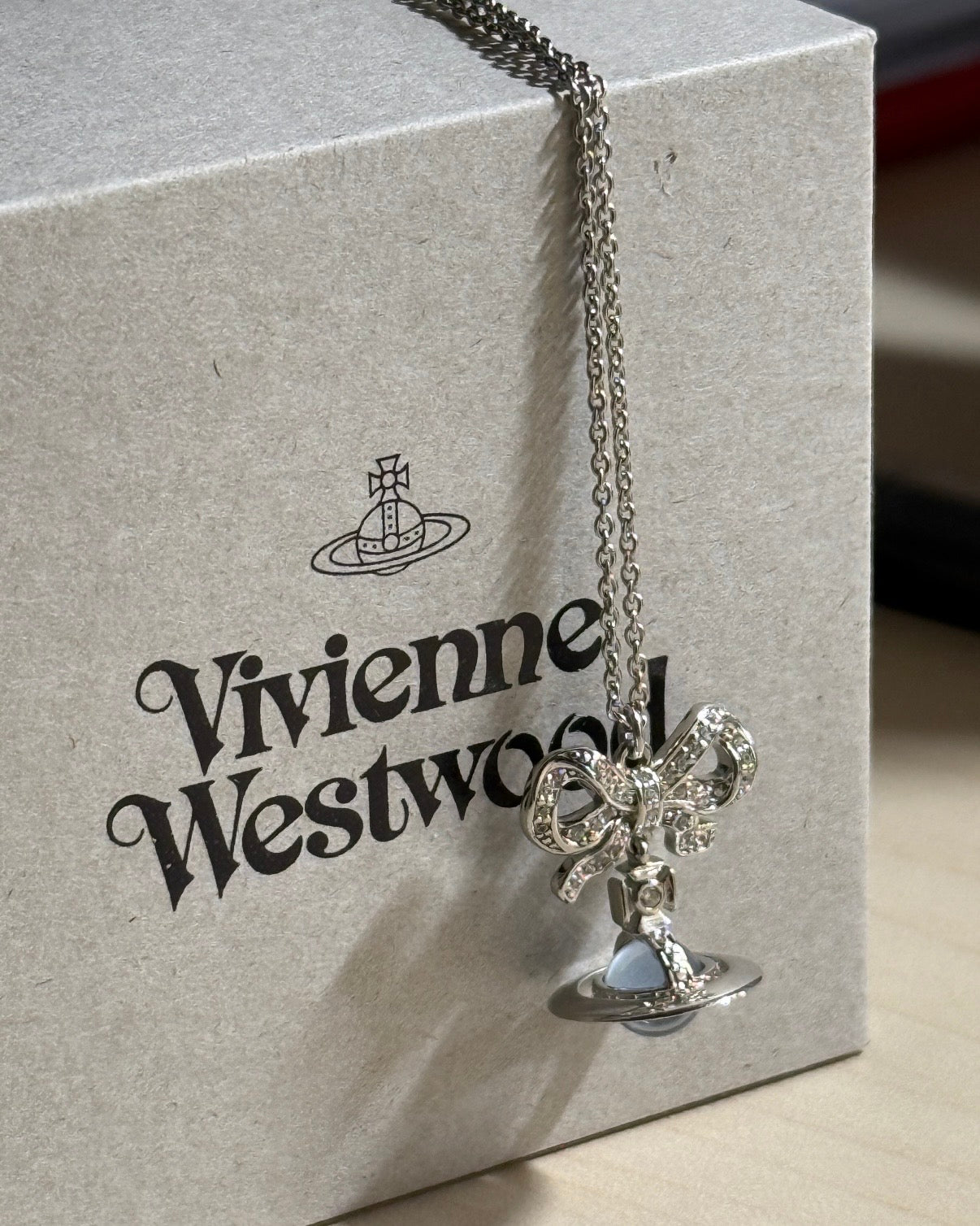 Vivienne Westwood Octavie Pendant Necklace 蝴蝶結星球 100%純銀最熱賣 [冰川藍震撼回歸! IVE直井怜同款]