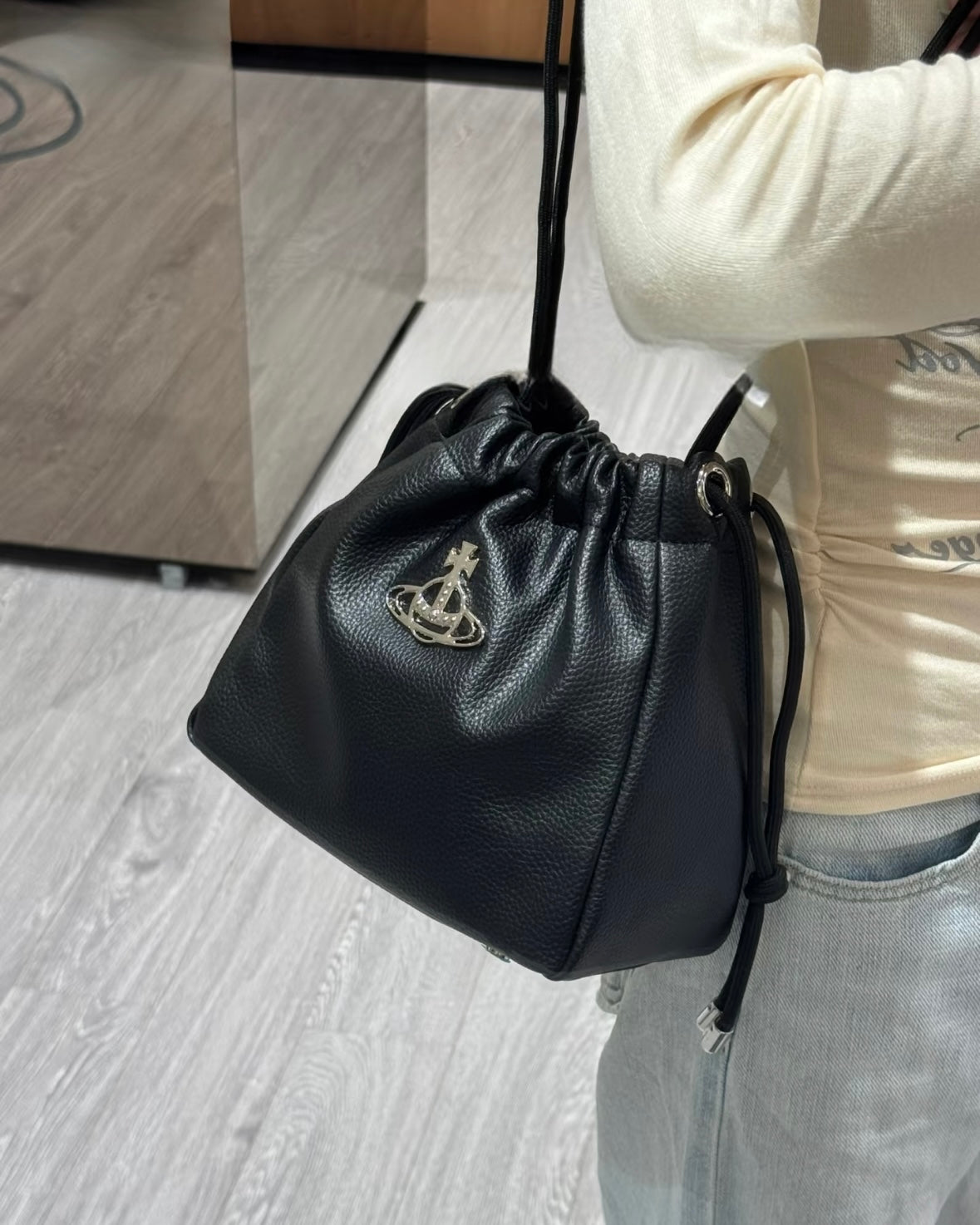 Vivienne Westwood Hilary Bucket Bag 超軟身黑銀荔枝皮 [雙11折上折! 大容量方形小水桶 可上膊!]