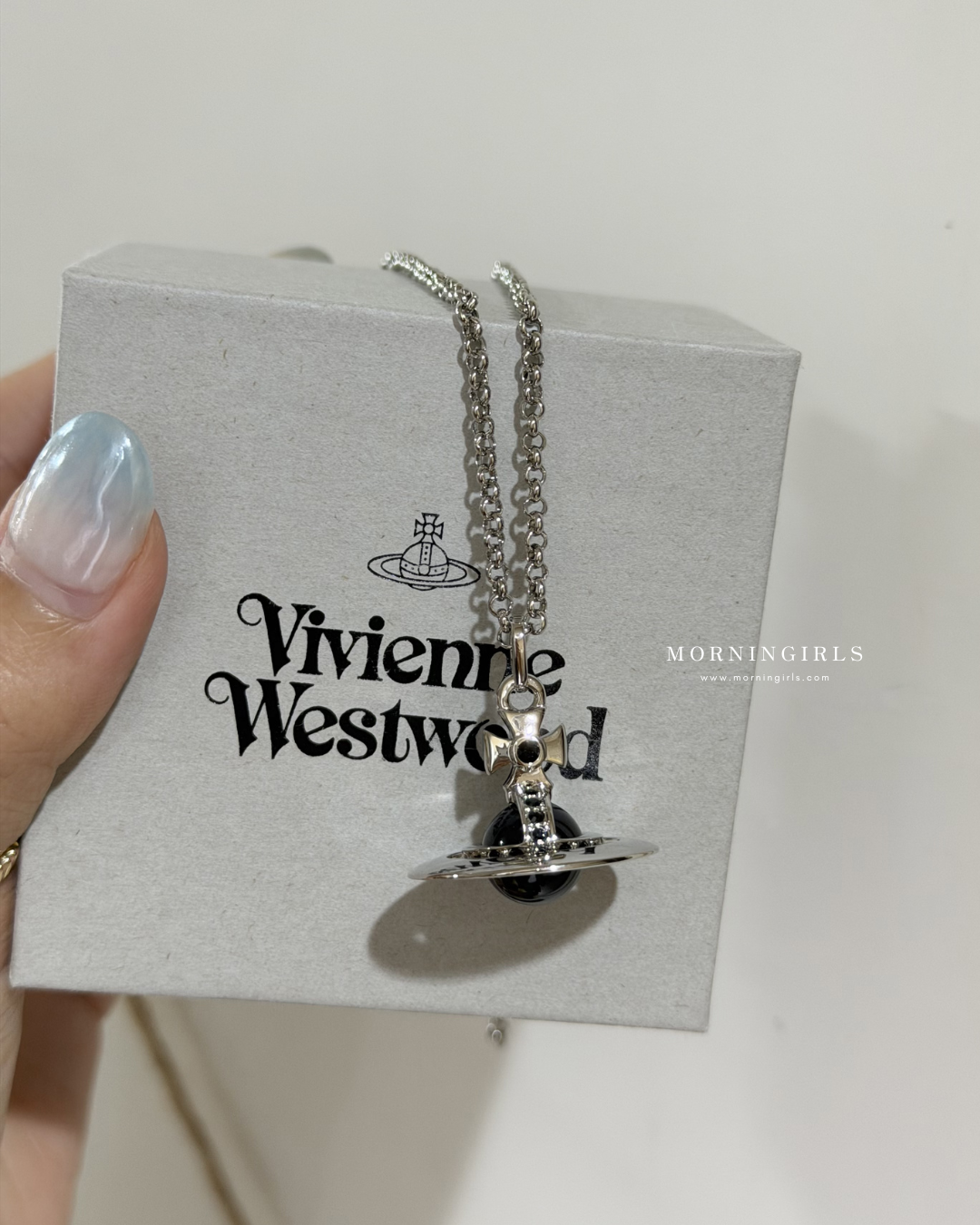 Vivienne Westwood ORB Pendant Crystal Necklace 2026最新限定黑色星球 [暗黑型格風必選!]