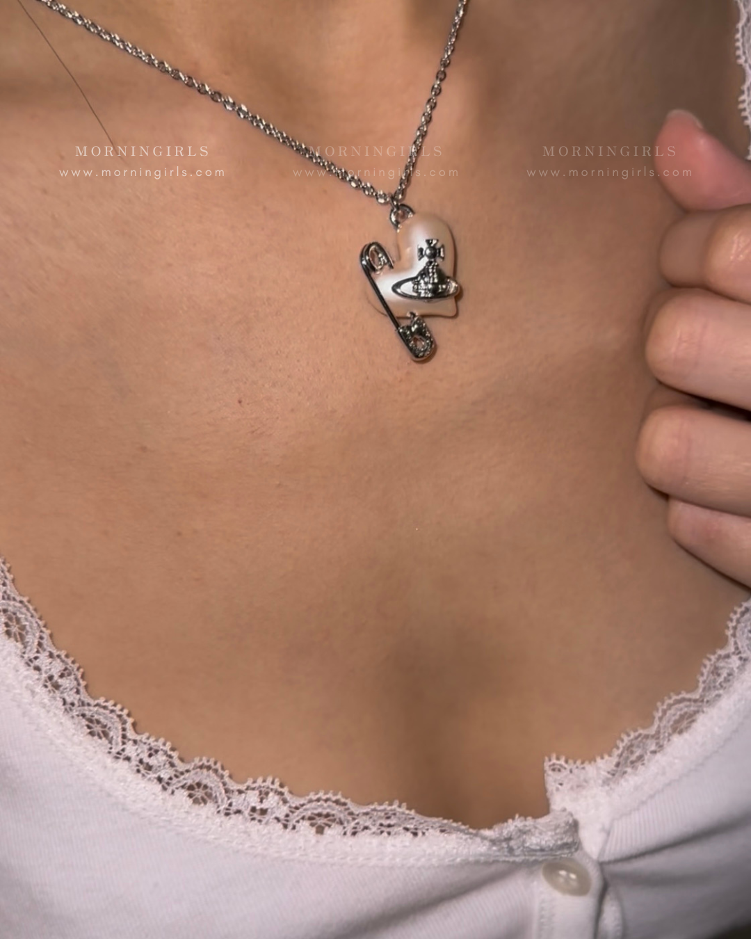 Vivienne Westwood Orietta Pendant Necklace 愛心珍珠扣針[TWICE周子瑜同款]