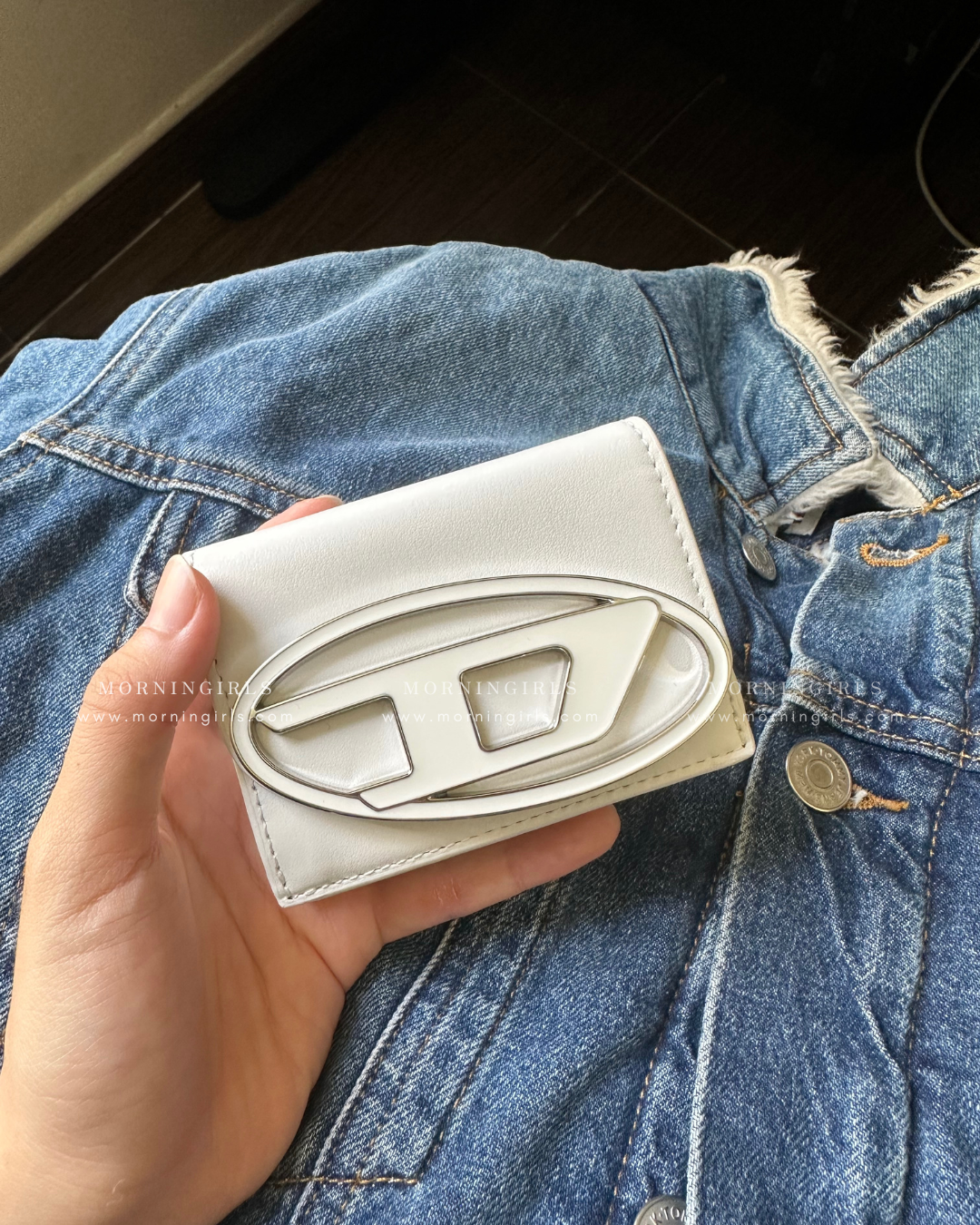 Diesel Trifold Wallet 三摺掌心小銀包 [小尺寸大LOGO! 多間隔零錢紙幣5卡位 白色優惠現貨中!]